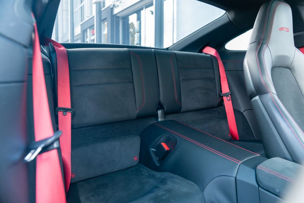 Porsche 992 Carrera 4 GTS/ MATRIX/ 18-WEGE/ LIFT/ BOSE Porsche 992 Carrera 4 GTS/ MATRIX/ 18-WEGE/ LIFT/ BOSE