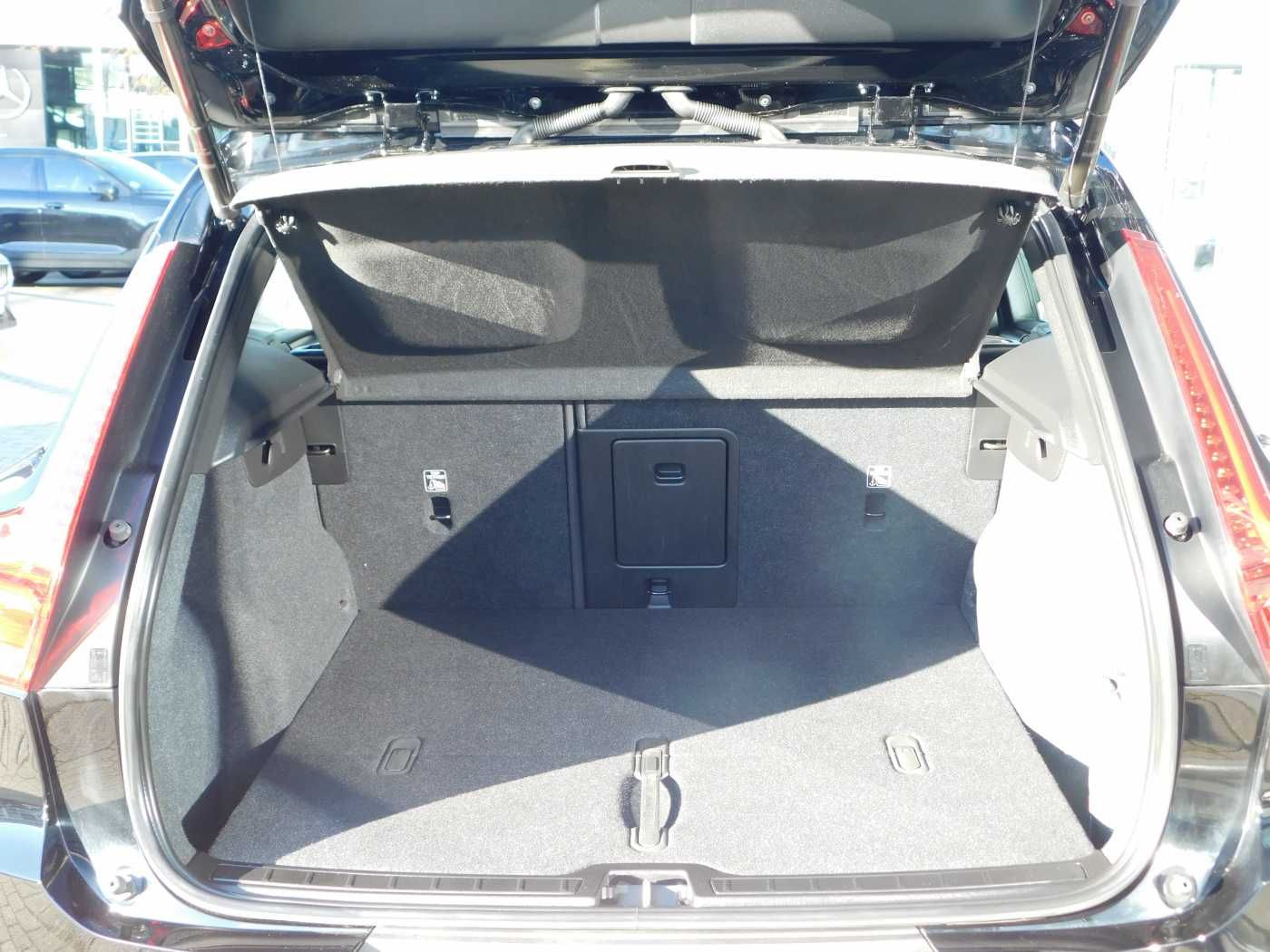 Fahrzeugabbildung Volvo XC40 Recharge Twin Motor AWD Plus 'AHK, GJR'