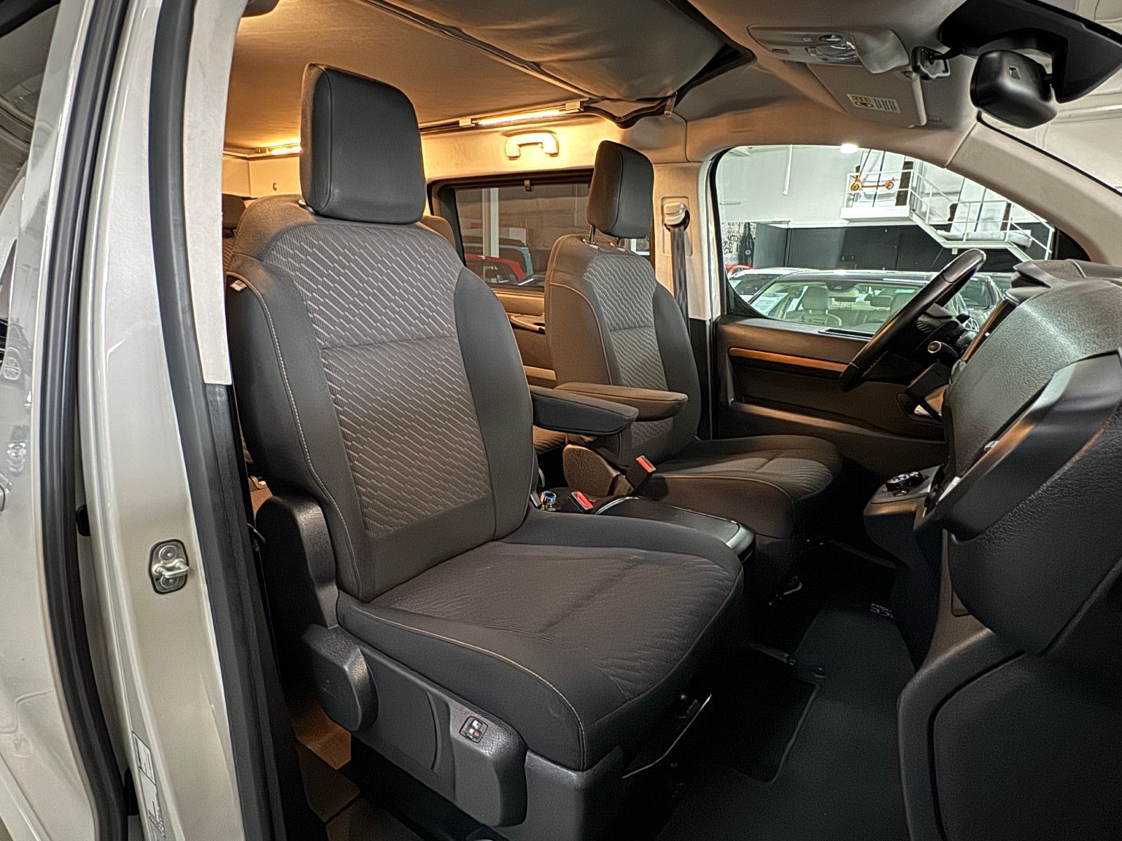 Fahrzeugabbildung Toyota DETHLEFFS CROSSCAMP FLEX 7-SITZER AUFSTELLDACH