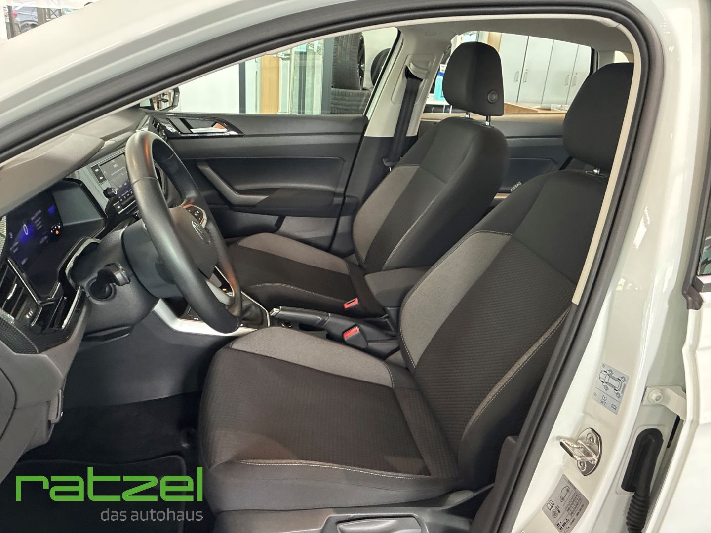 Fahrzeugabbildung Volkswagen Polo Life 1.0 Digitales Cockpit LED DAB Spurhalt