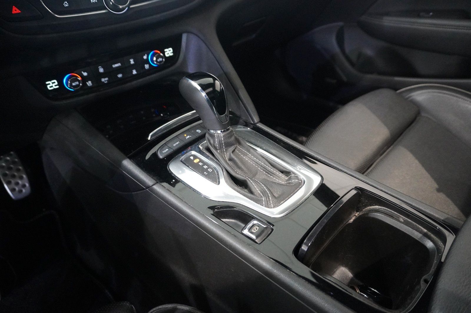 Fahrzeugabbildung Opel Insignia B ST 2.0 GSI PERFORM. NAVI/LED/360°/AHK