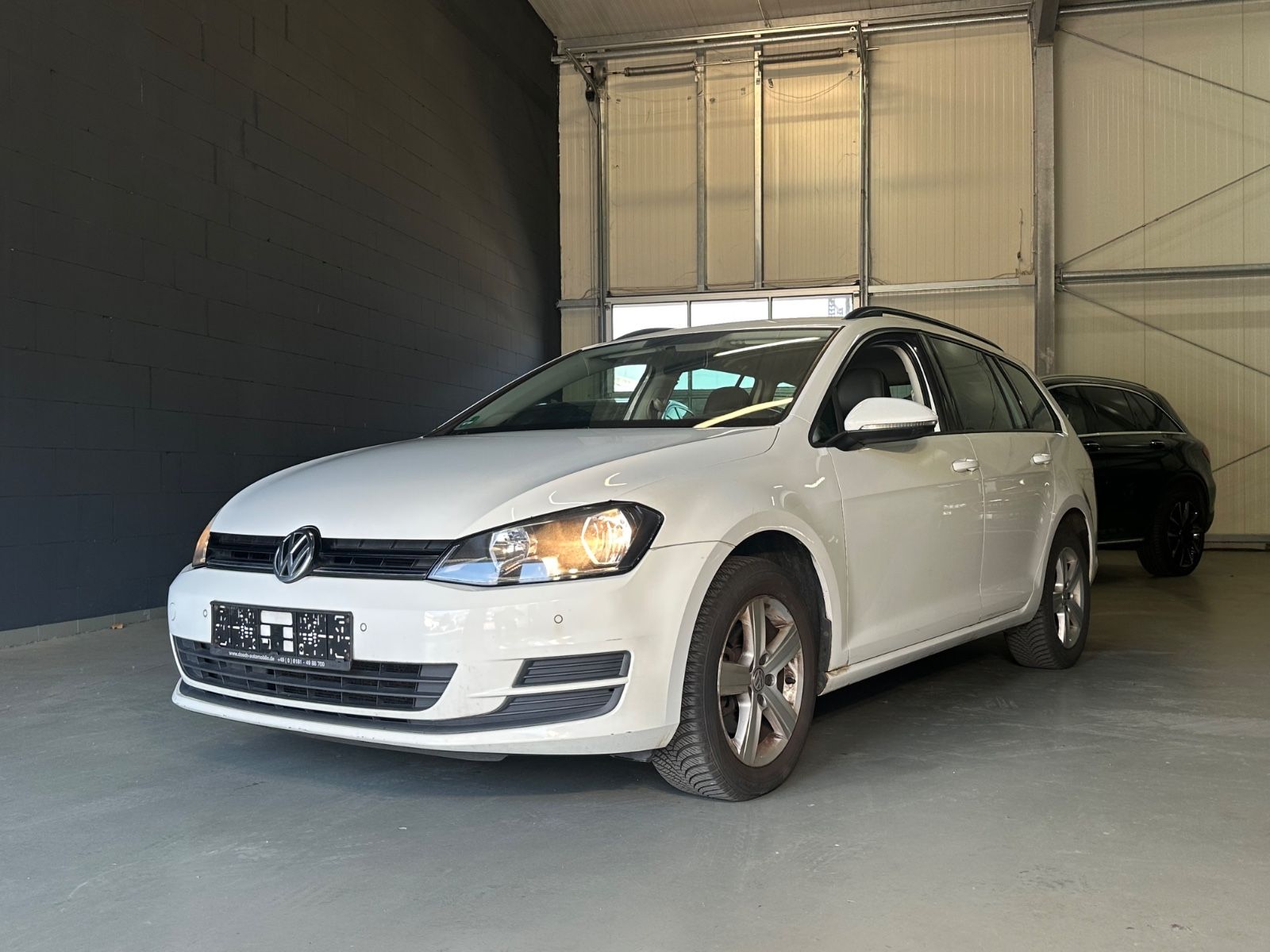 Volkswagen Golf - 1