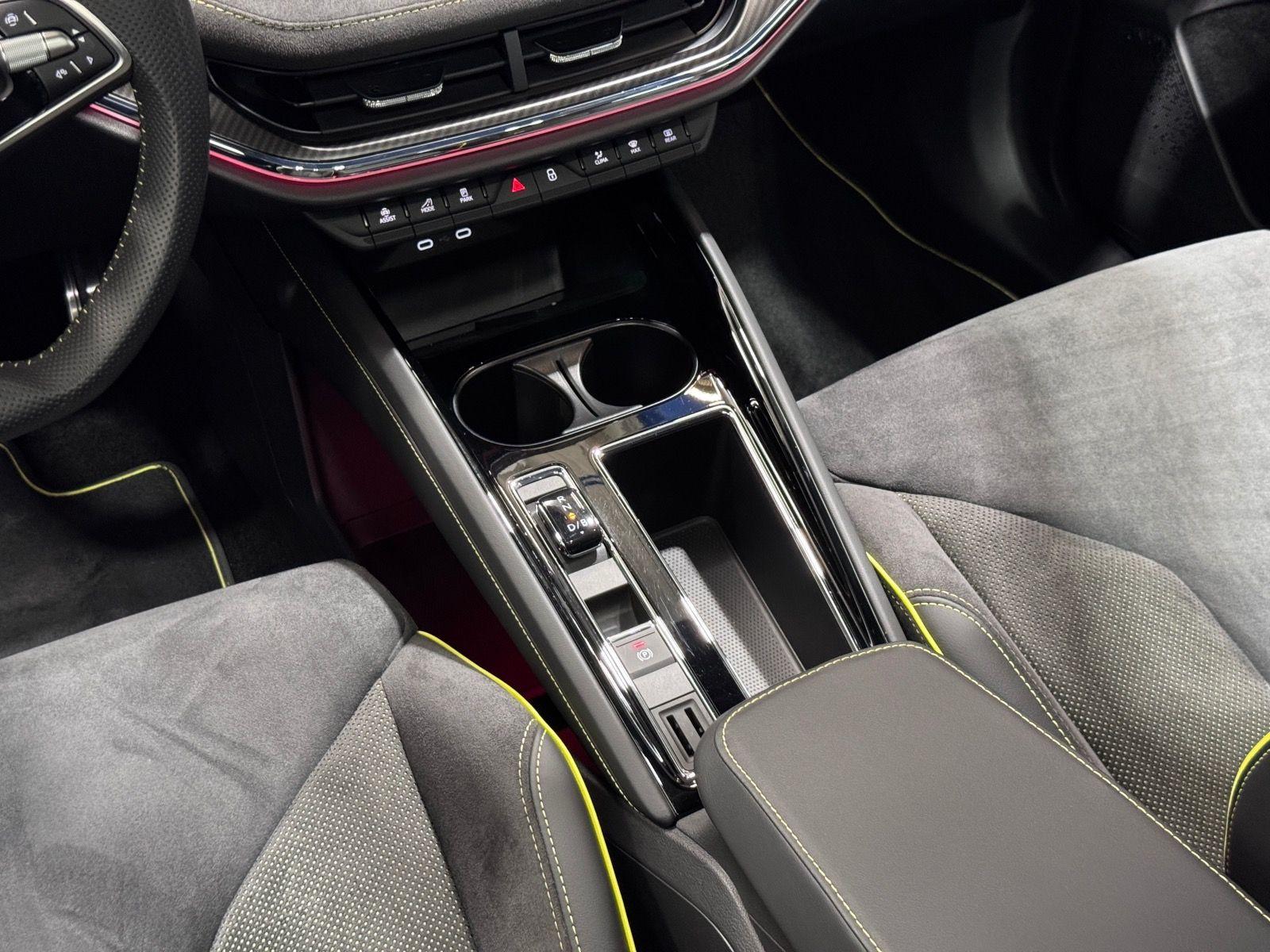 Skoda Enyaq Coupé RS | MATRIX NAVI PANO AHK HUD DCC