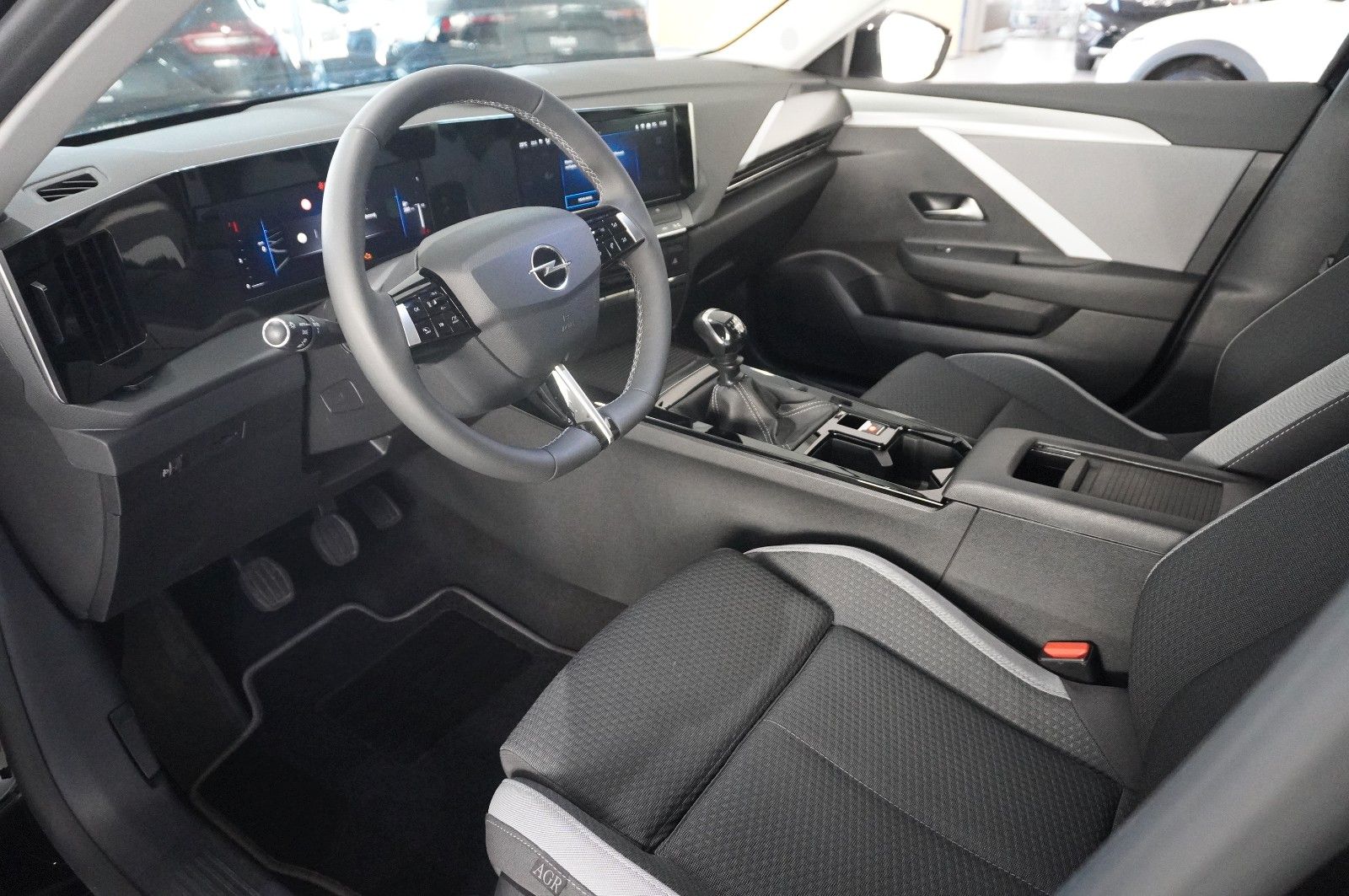 Fahrzeugabbildung Opel Astra L ST 1.2T  LED/NAVI/SHZ/ALU16/KAMERA/ALLWE