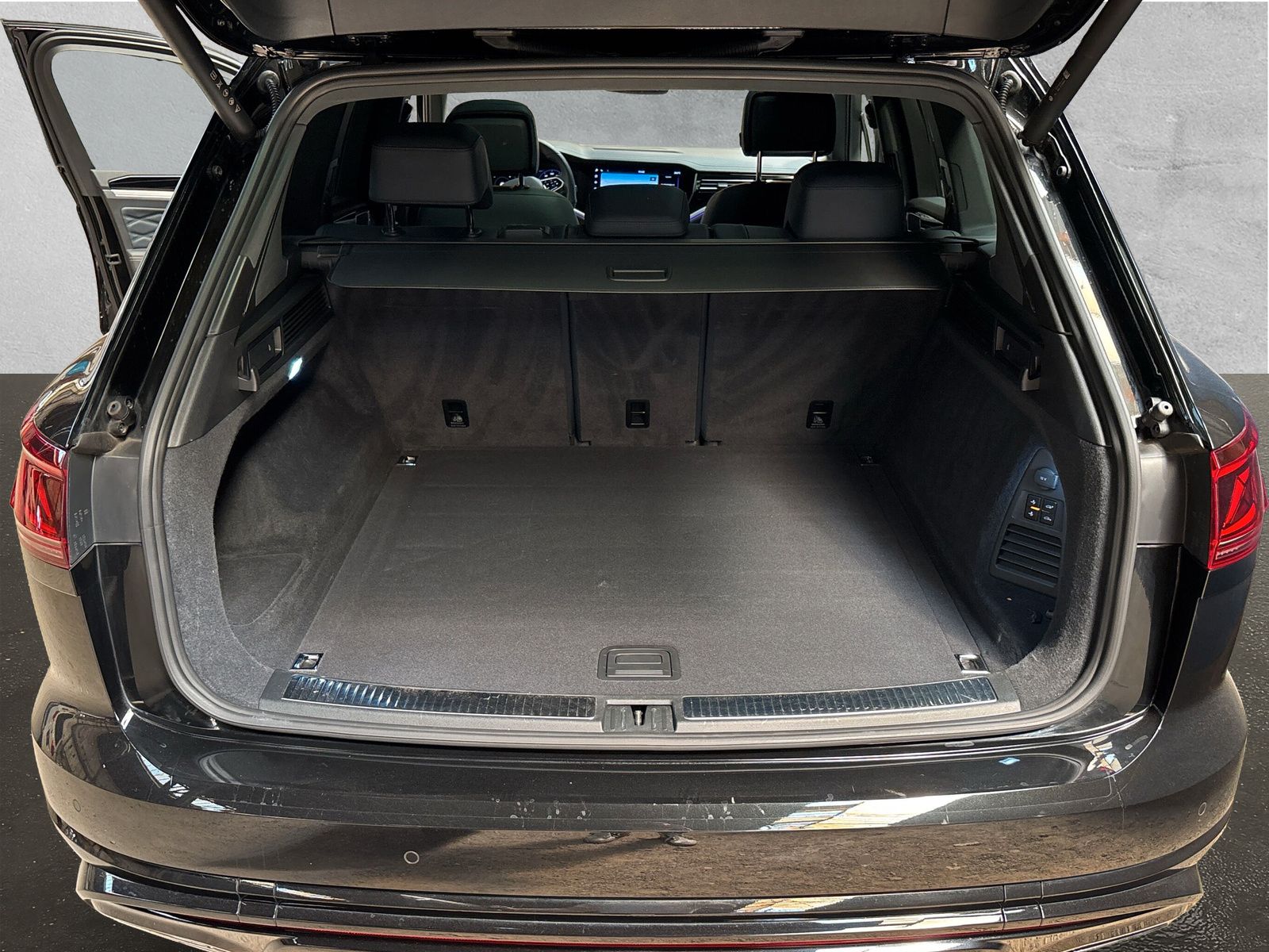 Fahrzeugabbildung Volkswagen Touareg 3.0 TDI 4Mot. R-Line AHK PANO HuD Keyles