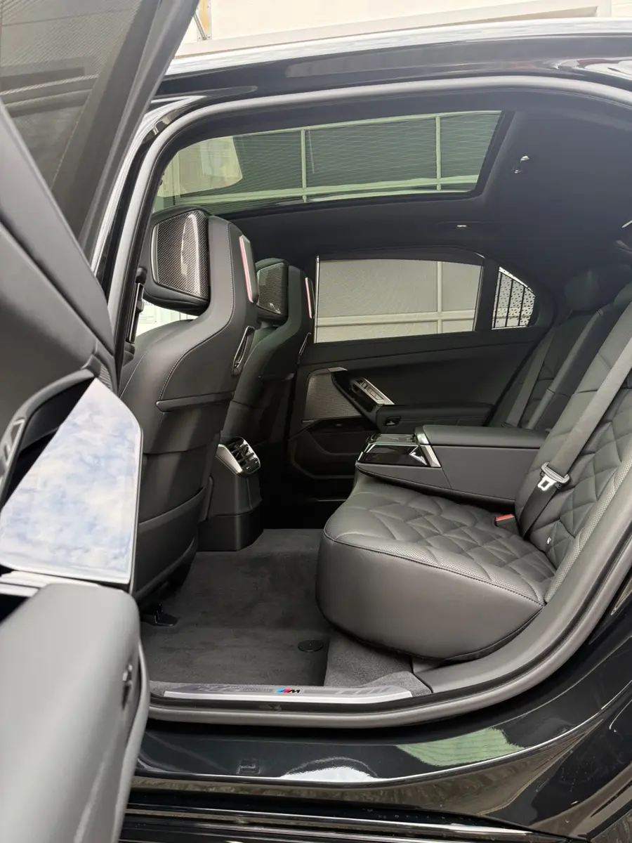 BMW 740i xDrive/B&W/SkyL/Kristal/Carbon/Integral