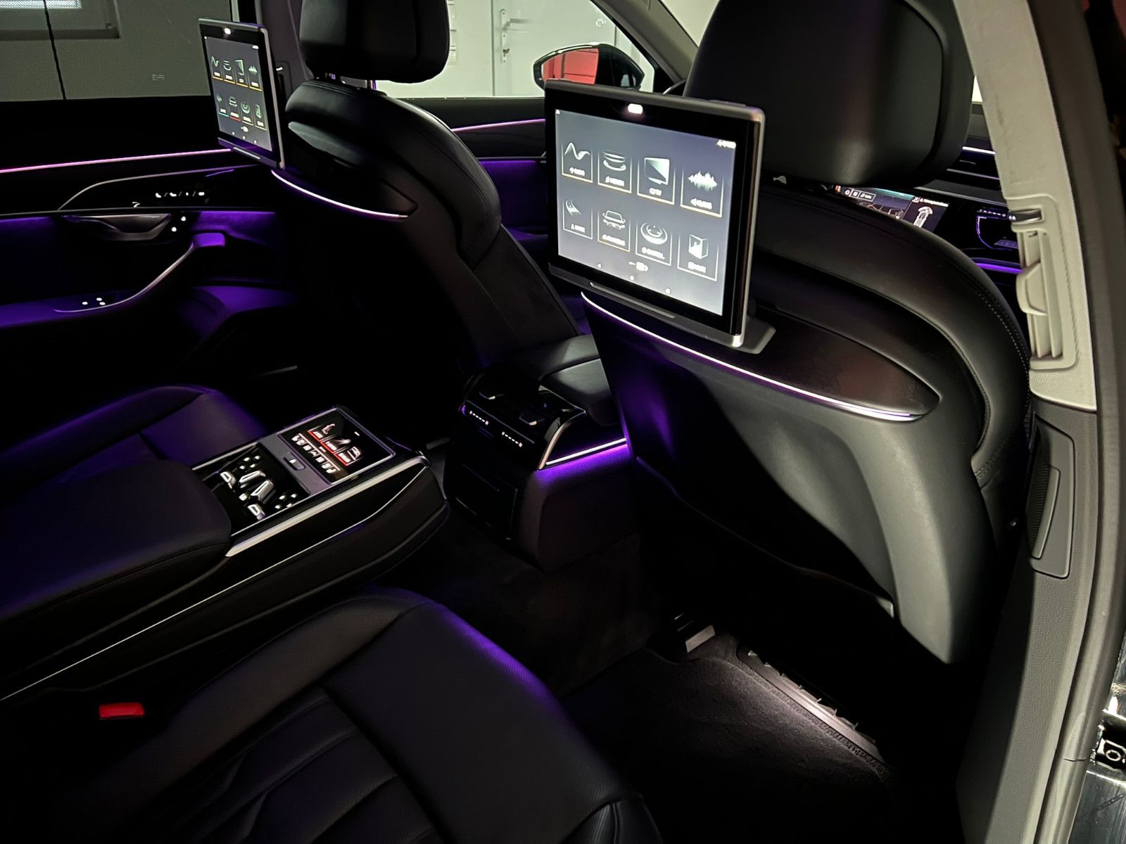 Fahrzeugabbildung Audi A8 50 TDI Quattro/MASSAGE FOND/TV FOND/ACC/VOLL