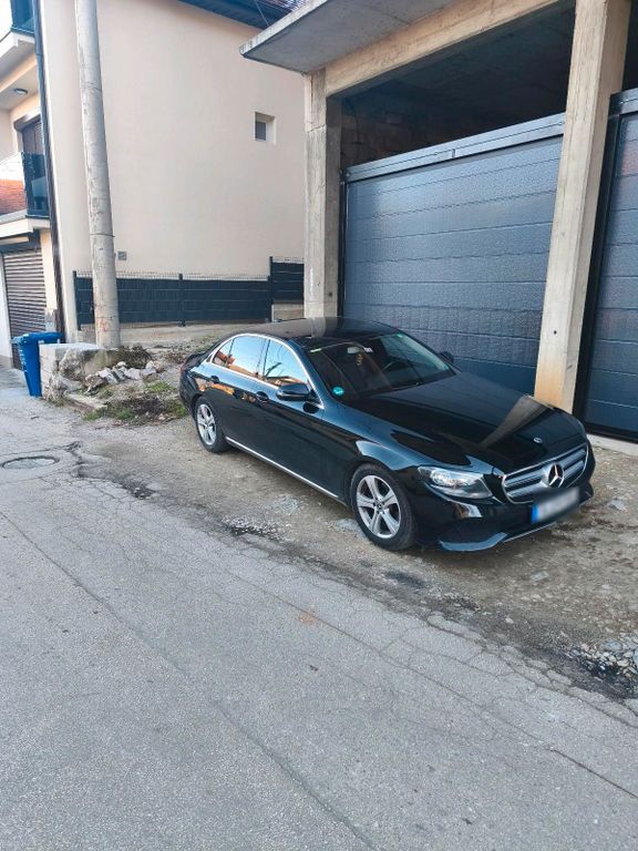 Image of Mercedes-Benz E 200