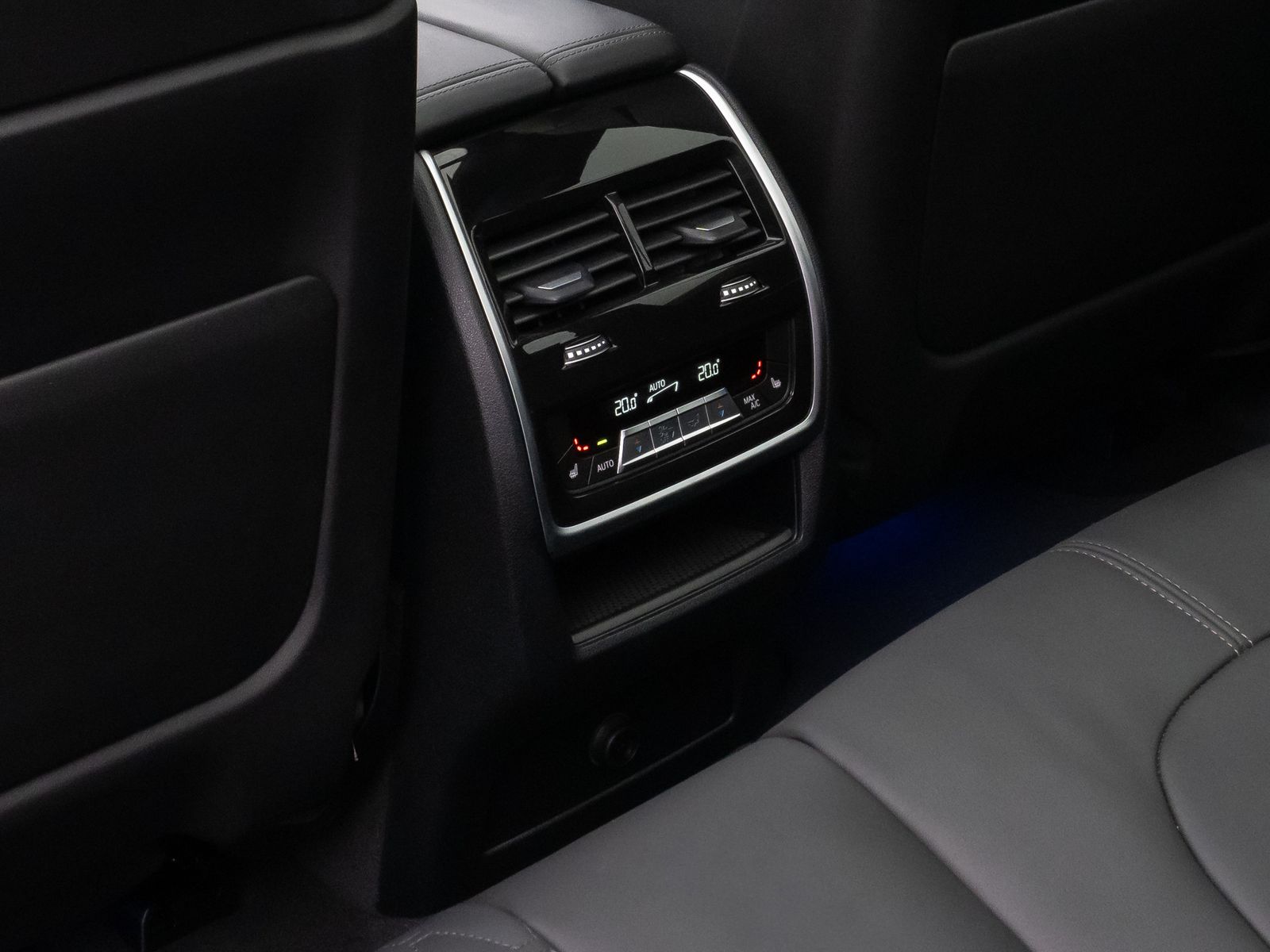 Fahrzeugabbildung BMW X5 xD30d M Sport Panorama Laser 360°HUD DAB H/K