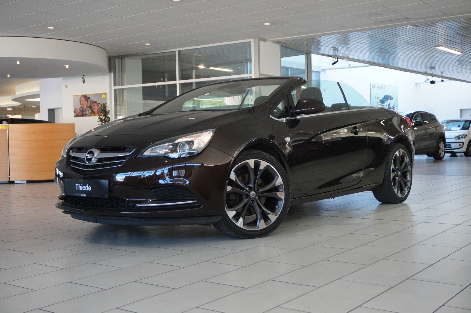 Fahrzeugabbildung Opel Cascada 1.4T EDITION SPORT/SHZ/TEMP/USB/BI-COLOR
