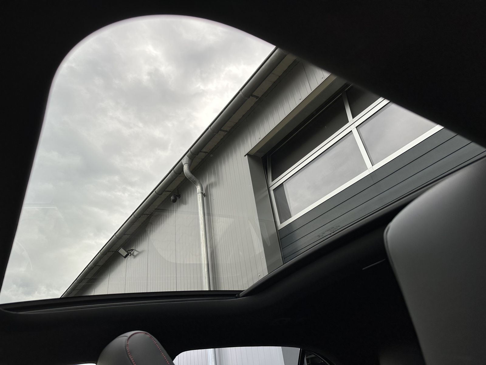 Fahrzeugabbildung Mercedes-Benz A 180 AMG-Line NAV+LED+PANORAMA+SHZ+NIGHT+19ZOLL