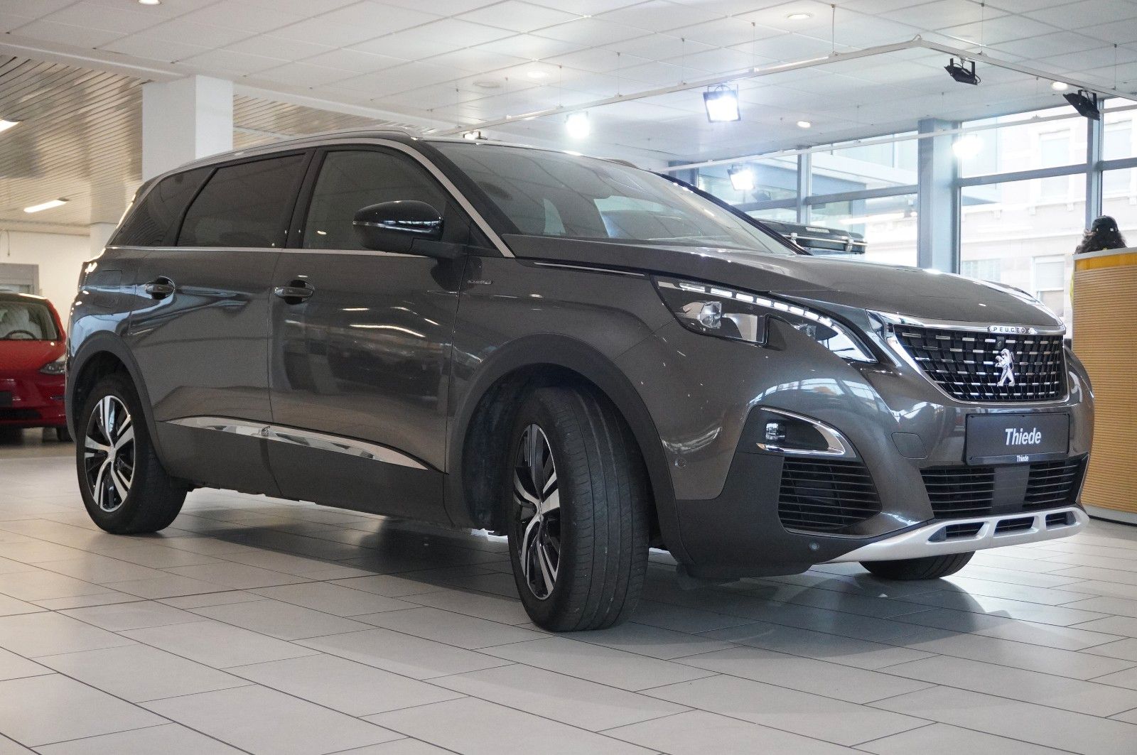 Fahrzeugabbildung Peugeot 5008 1.2T ALLURE GT-LINE 7-SITZ NAVI/LED/KAMERA