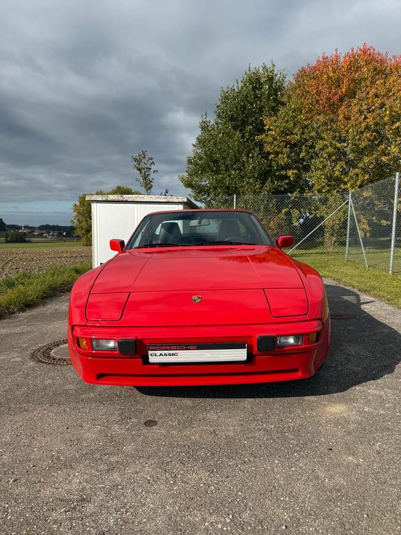 Porsche 944
