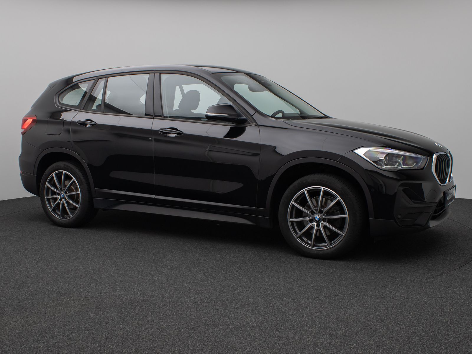 Fahrzeugabbildung BMW X1 sD18i Parkassistent DAB Sportsitz LED 18Zoll