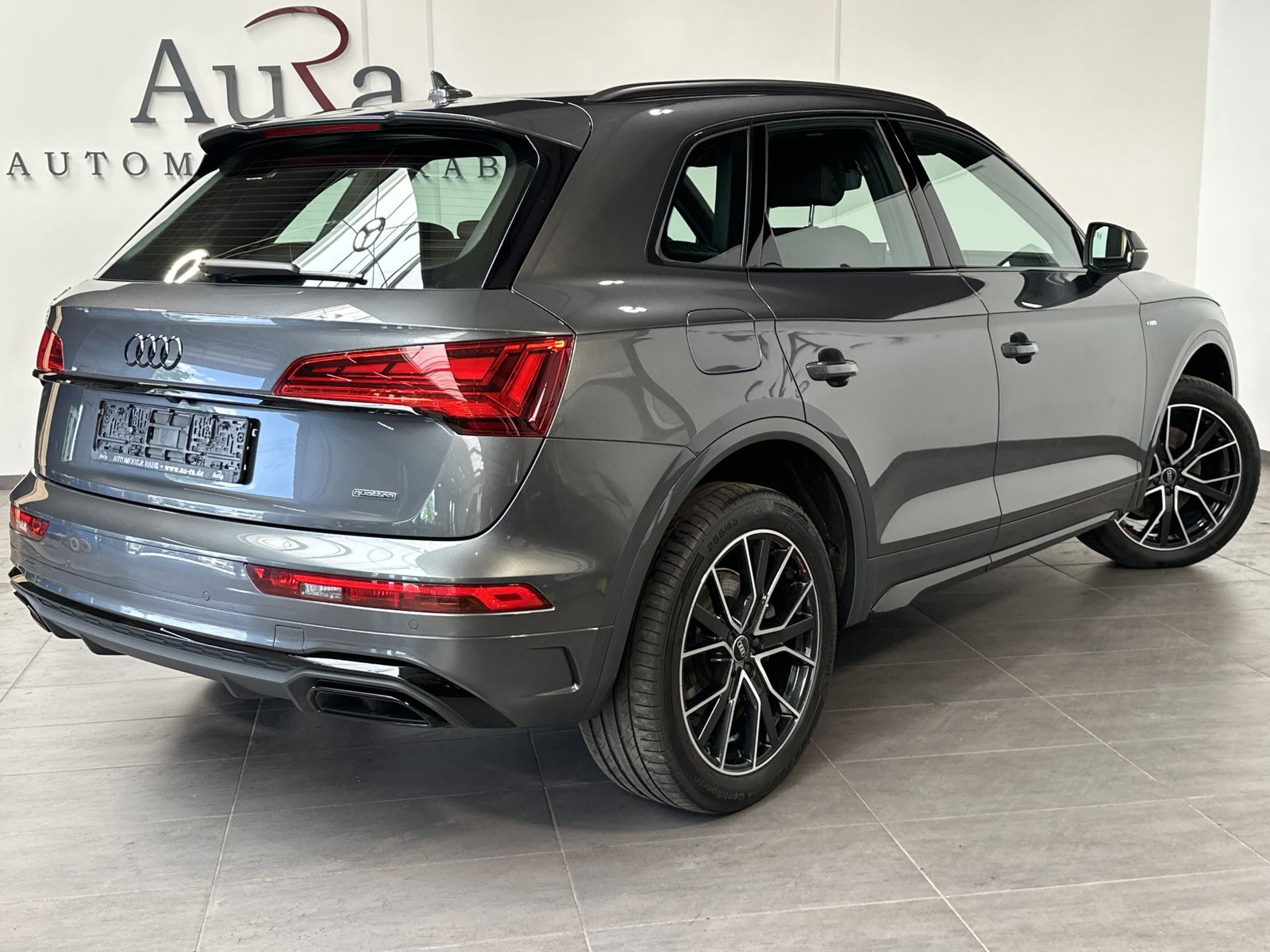 Fahrzeugabbildung Audi Q5 50 TFSIe Qu S-Line Black NAV+MATRIX+AHK+VCOCK