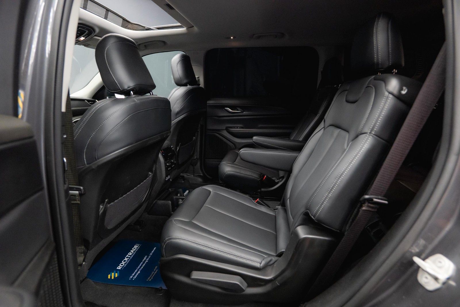 Fahrzeugabbildung Jeep Grand Cherokee 3.6 4x4 LAREDO L ACC Kamera 19%