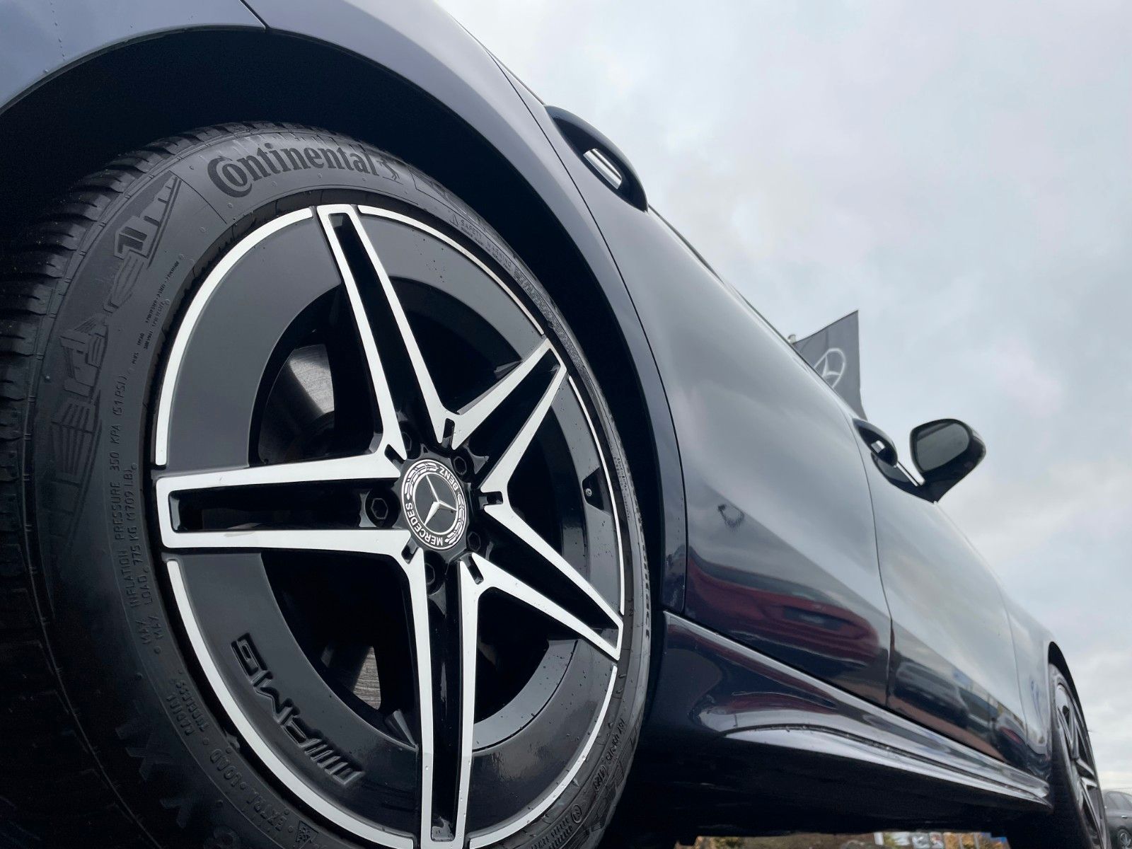 Fahrzeugabbildung Mercedes-Benz C 300de AMG+Distr+Digital+Pano+AHK+360+Night