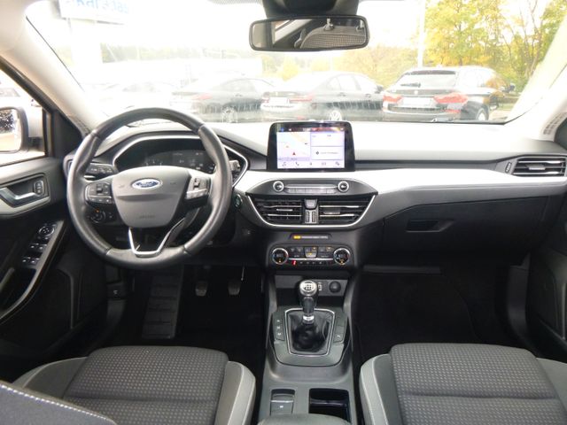 Fahrzeugabbildung Ford Focus Turnier 1,5 EcoBoost >NAV/Sitzheiz/PDC<