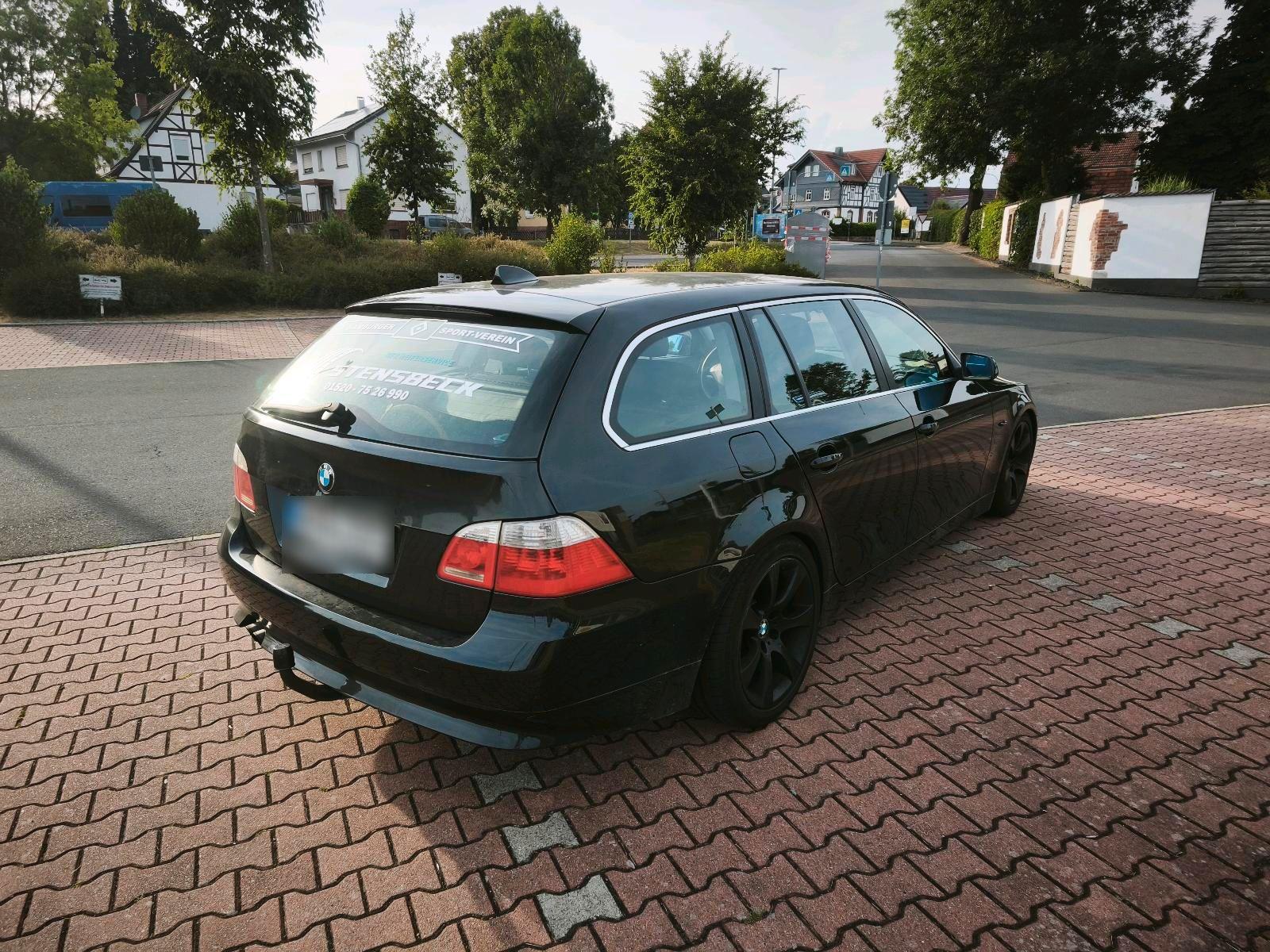 BMW 523 2006 — interior