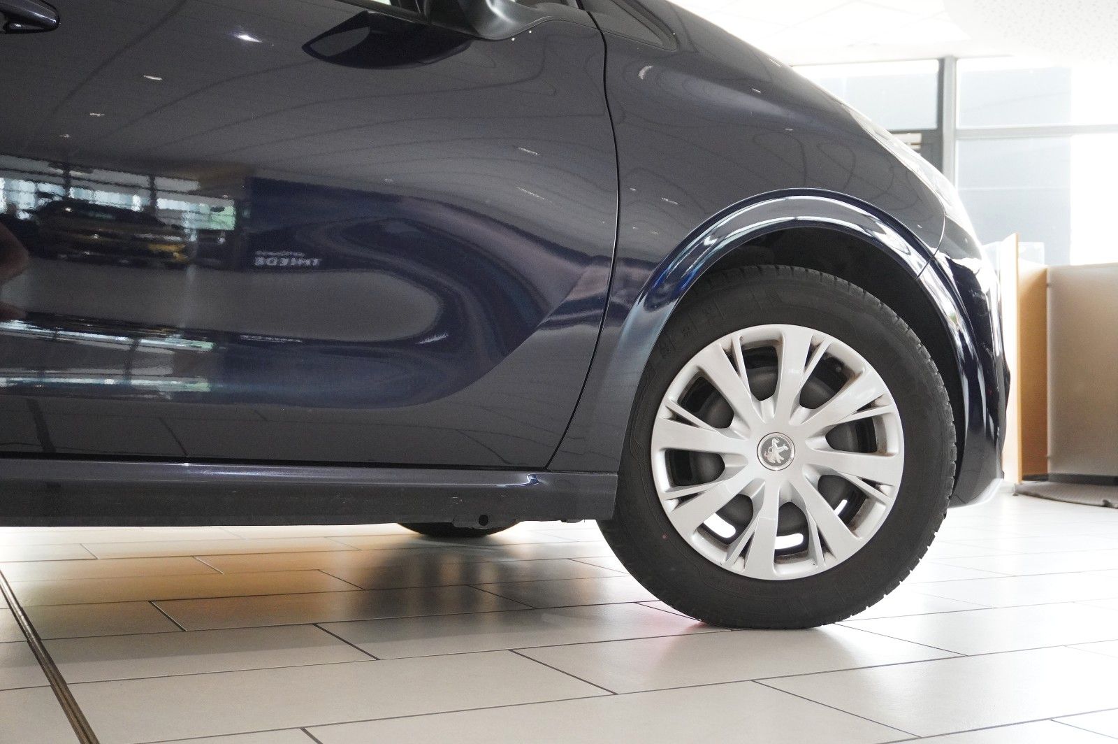 Fahrzeugabbildung Peugeot 208 LIM. 1.2 ACTIVE NAVI/LED/KLIMA/SHZ/PDC/TEMP