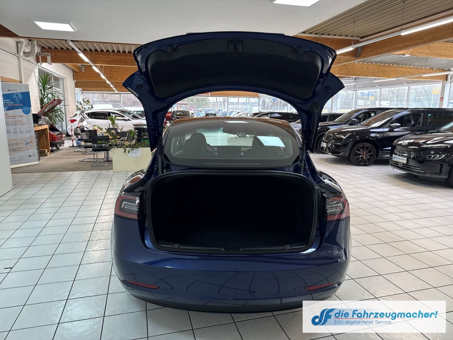 Fahrzeugabbildung Tesla Model 3 Basis RWD Leder Soundsystem ACC El. Heck