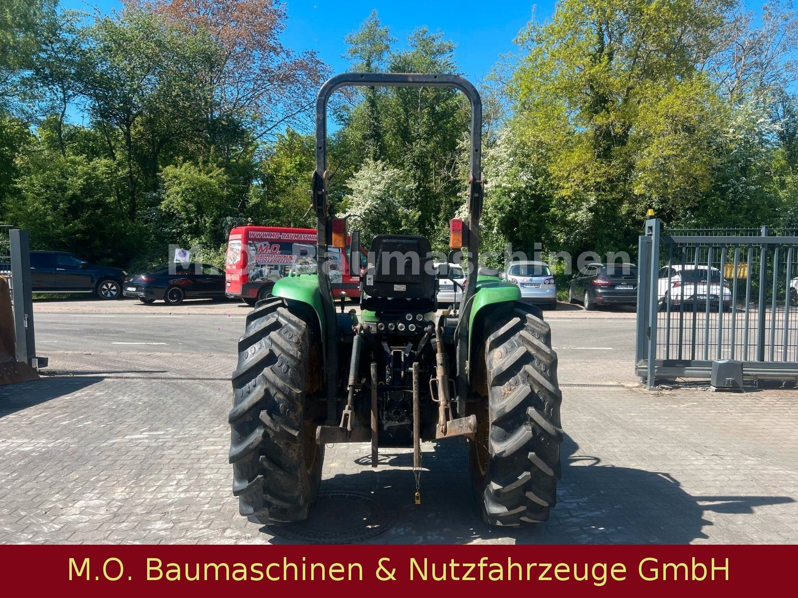 Fahrzeugabbildung John Deere 4520 / Schlepper /