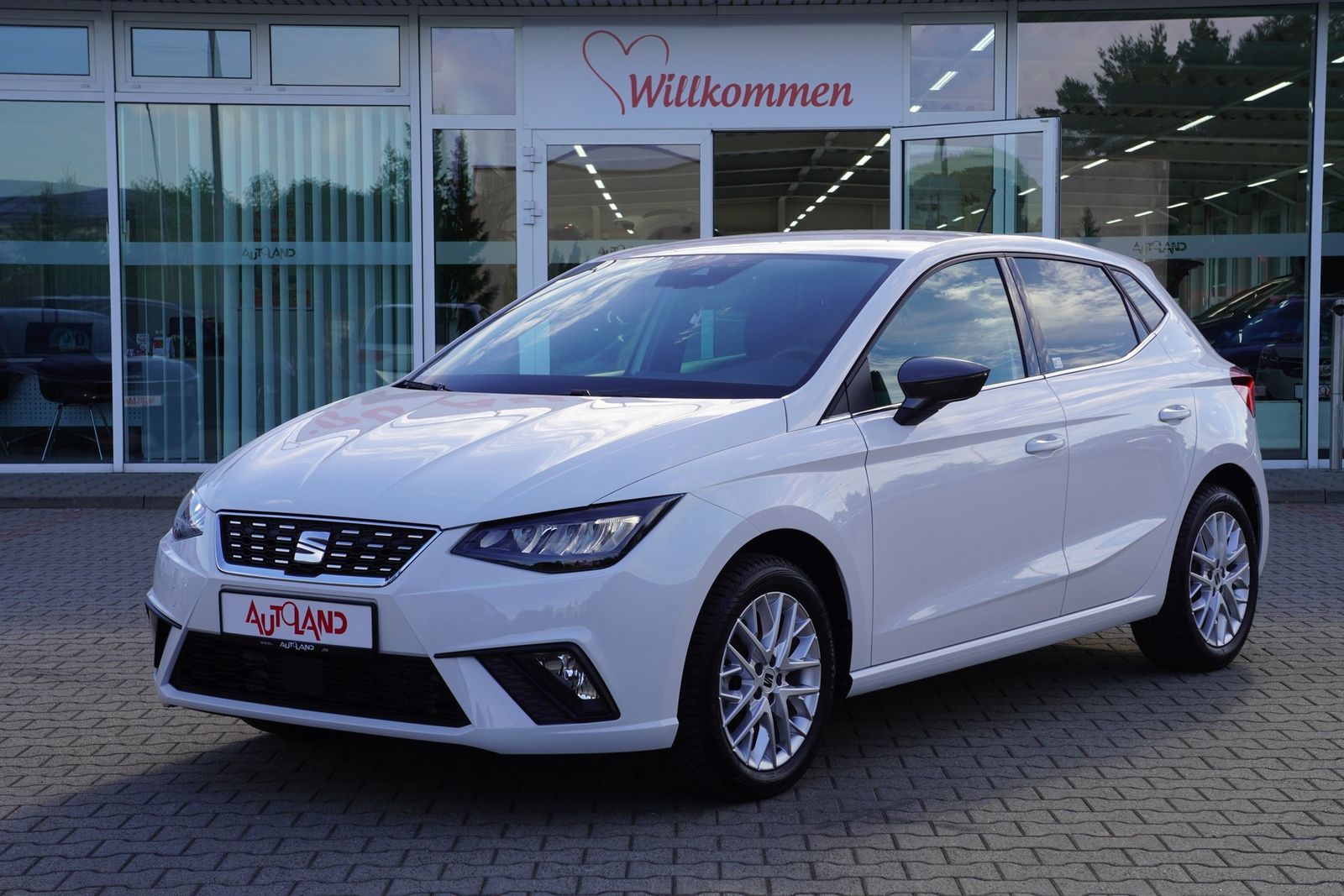 Seat Ibiza 1.0 TSI Xcellence LED Navi Android Apple imagem 2