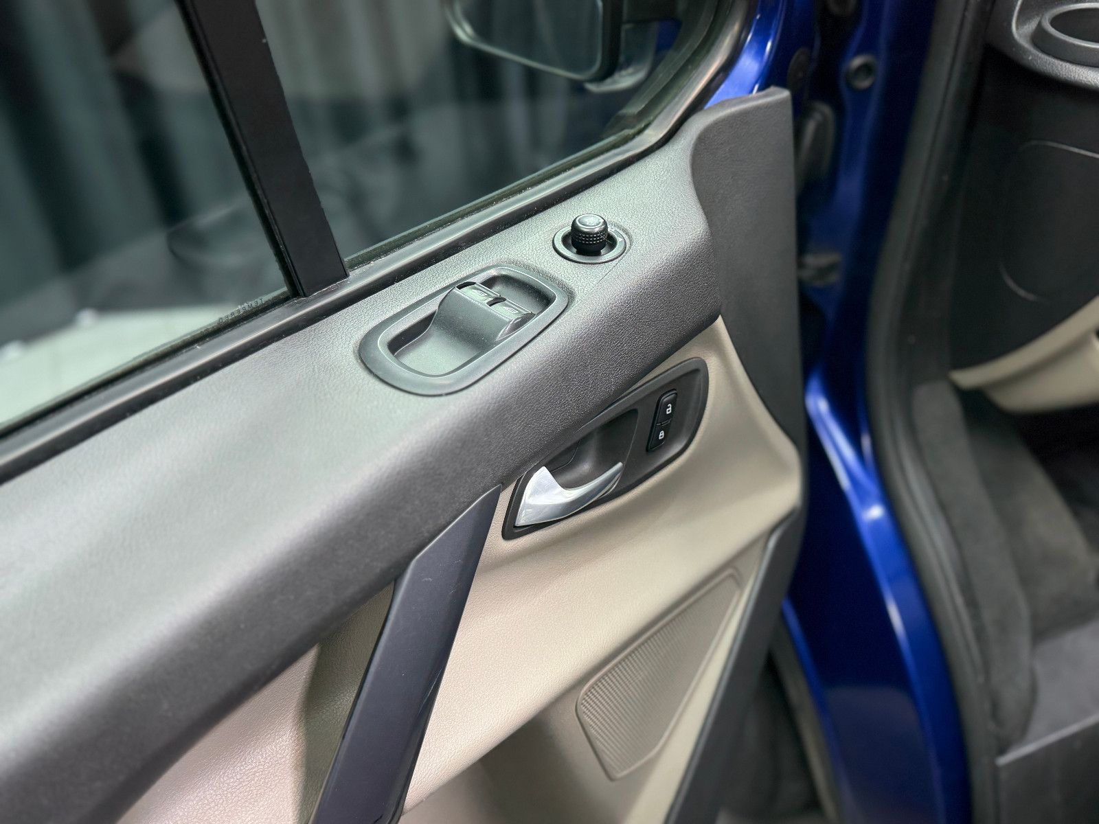 Fahrzeugabbildung Ford Tourneo Custom 300|AC|PDC|NAVI|8-SITZE