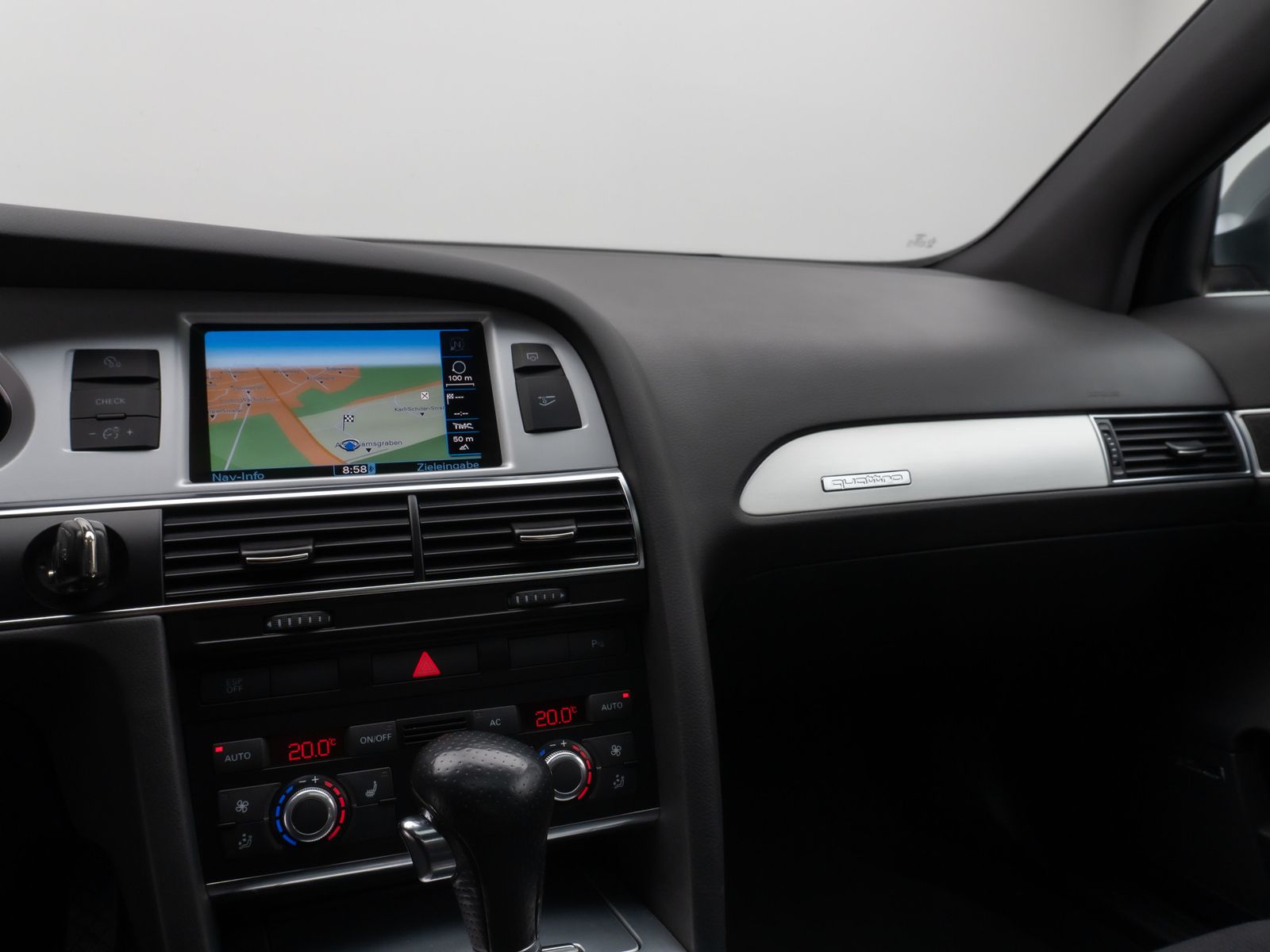 Fahrzeugabbildung Audi A6 Avant 2.7 TDI quattro S Line Glasdach Xenon