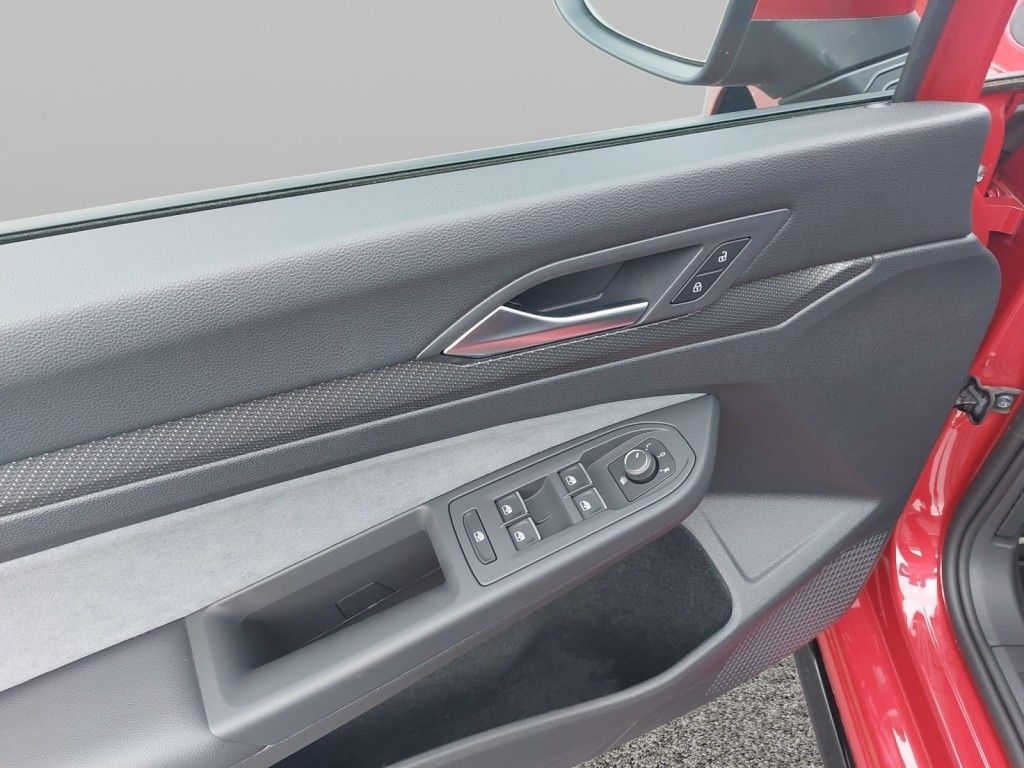 Fahrzeugabbildung Volkswagen Golf 1.5 eTSI DSG R-Line Standheizung