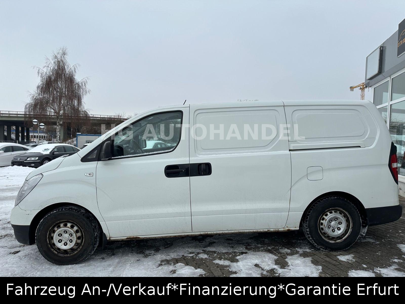 Hyundai H-1 Kasten 8-fach bereift