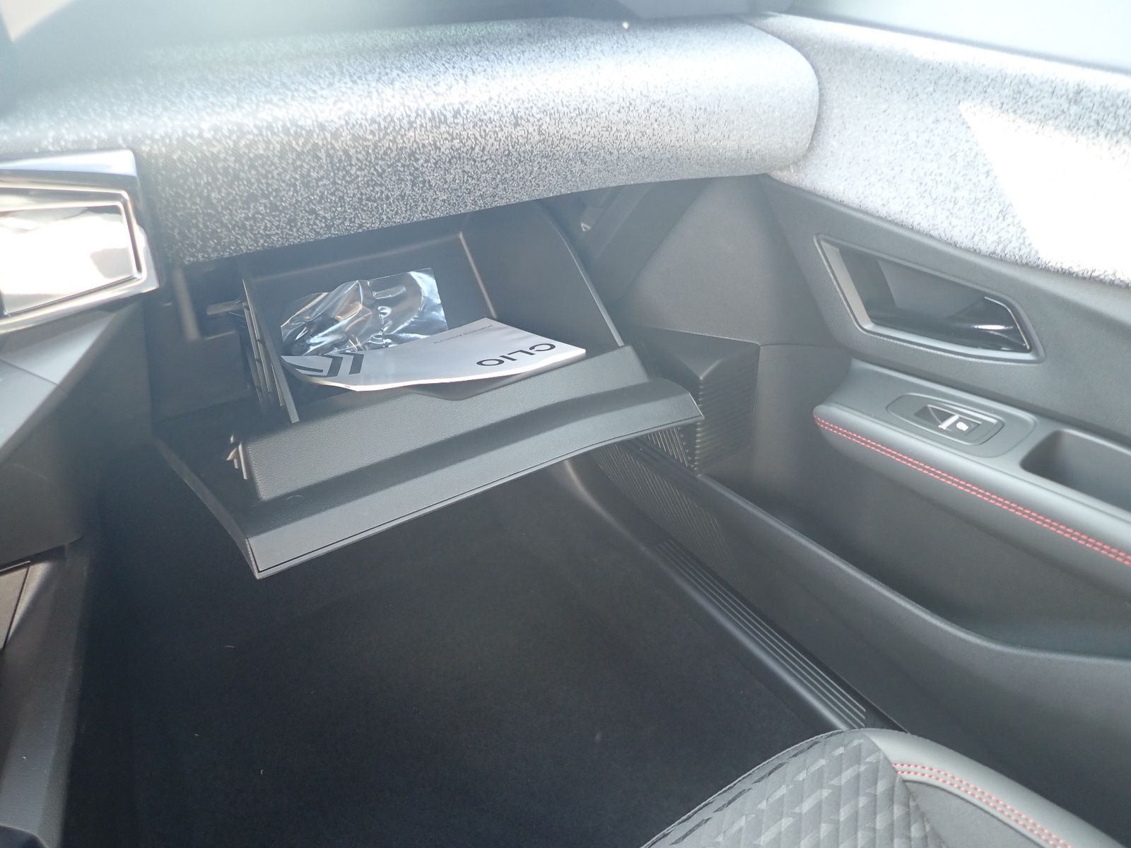 Fahrzeugabbildung Renault Clio Techno Full Hybrid E-Tech 160