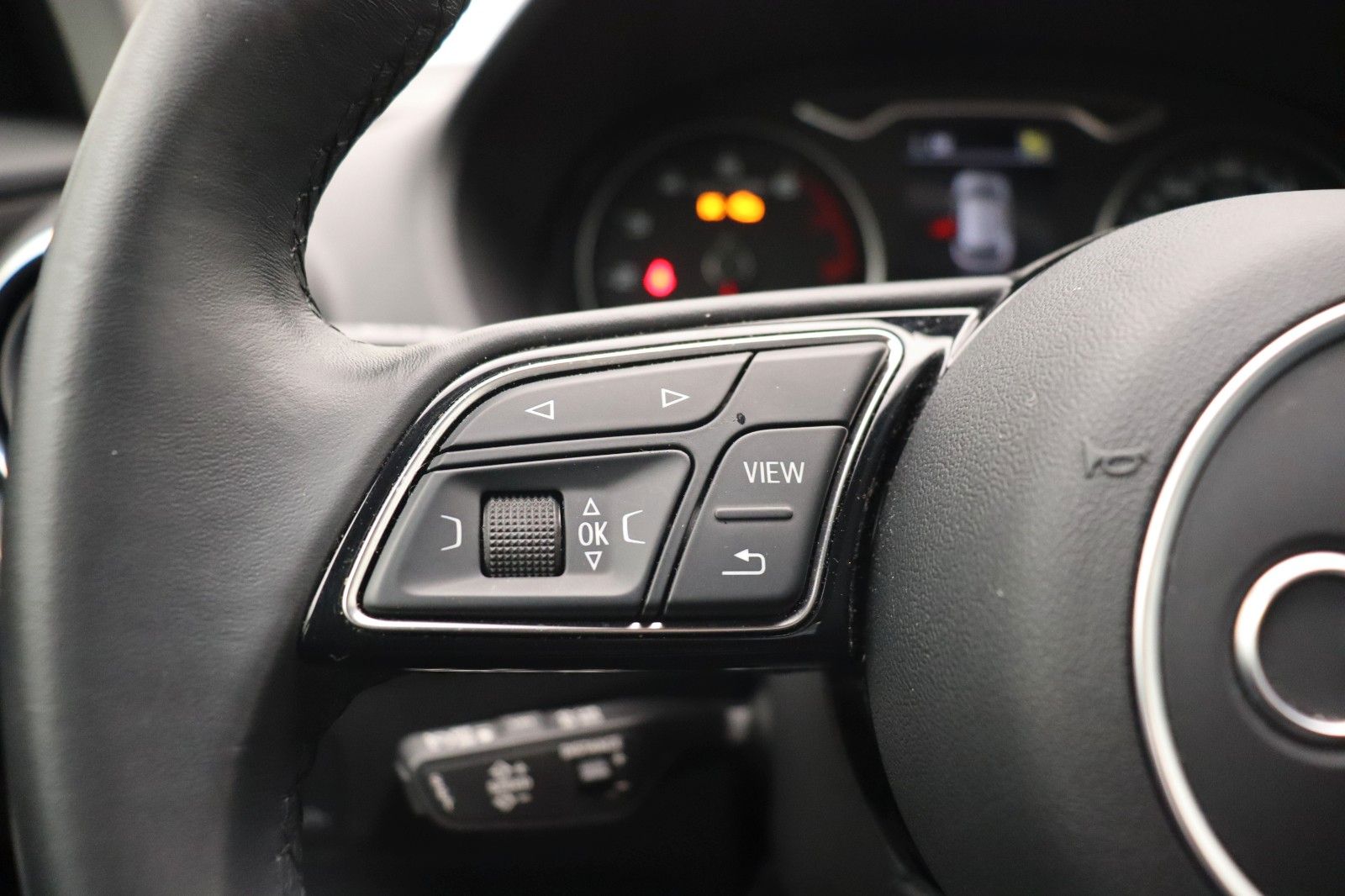 Fahrzeugabbildung Audi Q2 30 TFS Navi Kamera LED ACC