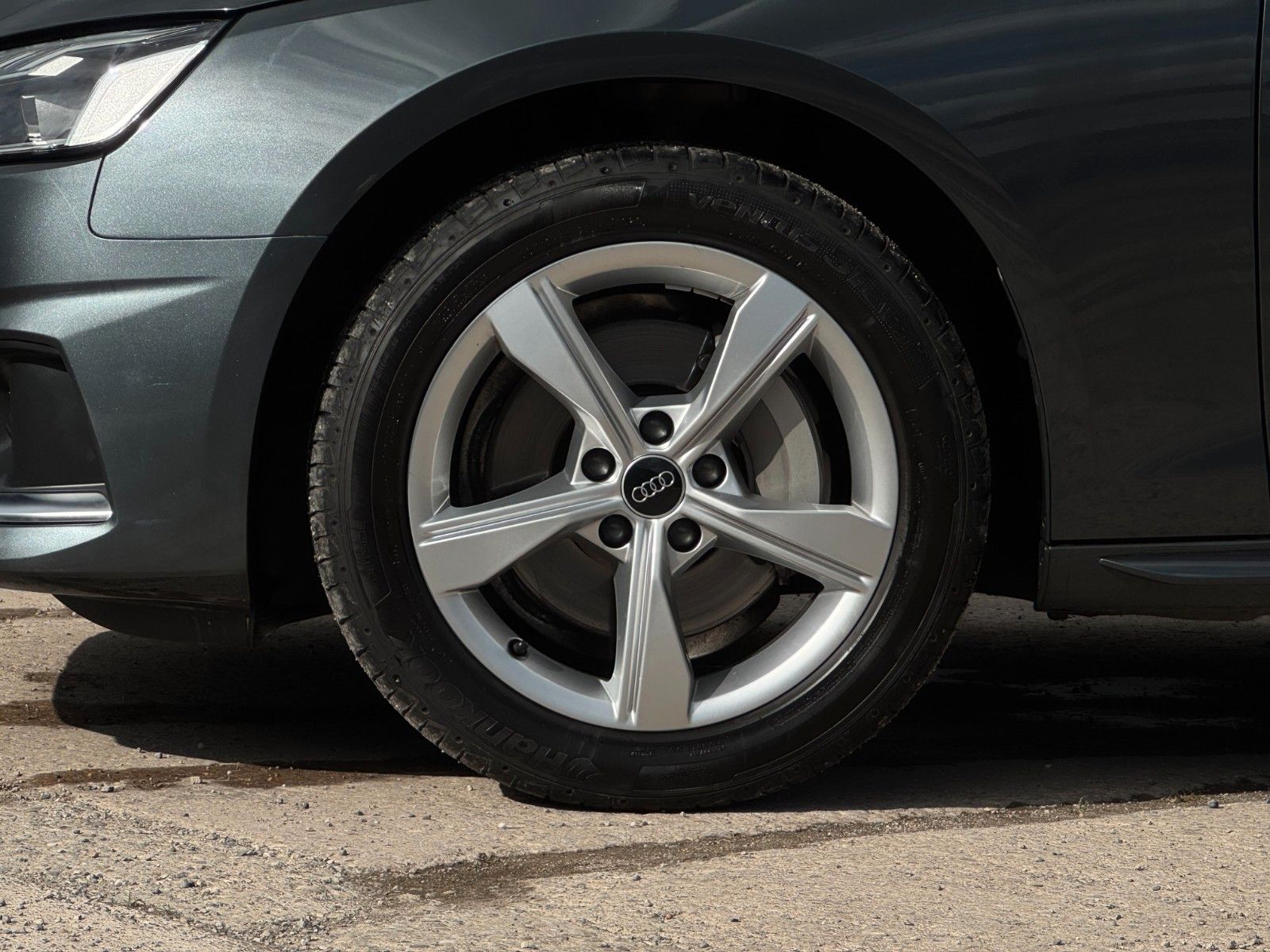 Fahrzeugabbildung Audi A4 Avant 40 TFSI S tronic Kamera Massage AHK SHZ