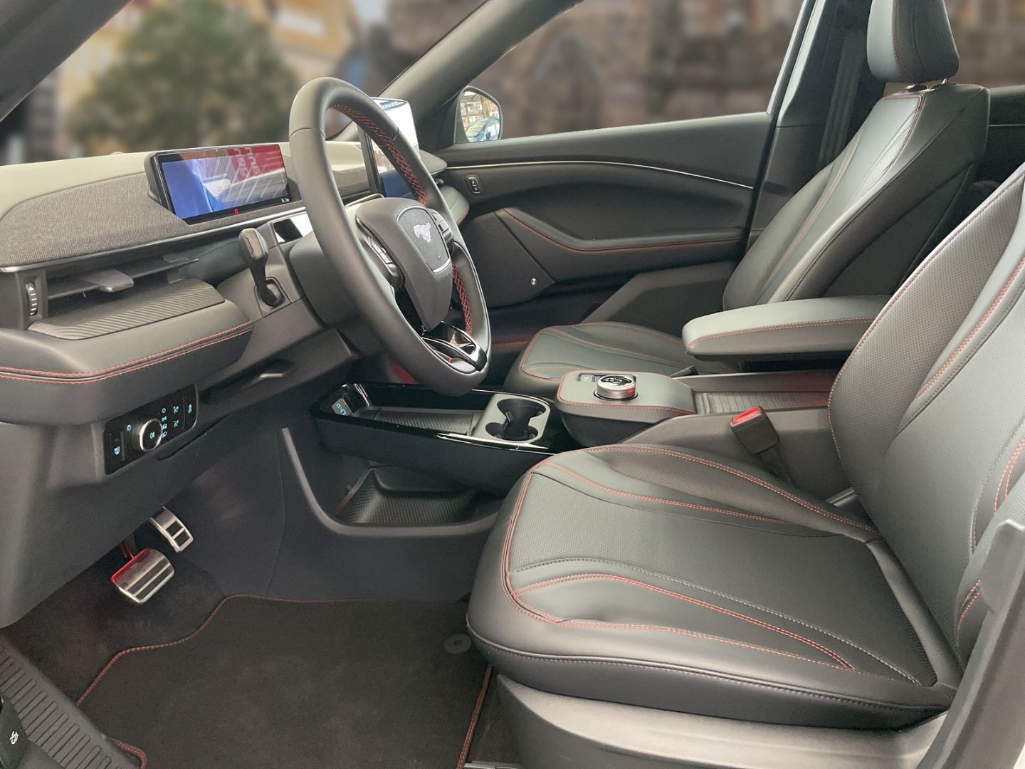 Fahrzeugabbildung Ford Mustang MACH-E Premium AWD DEKRA Hochvolt-Zertif