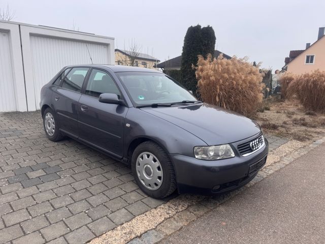 Audi A3 1.6 Ambiente+ lückenlos schekheftgepflegt