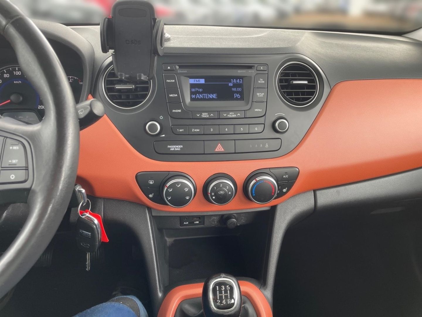 Fahrzeugabbildung Hyundai i10 1.0 FIFA World Cup Sitzheizung Klima Allwett