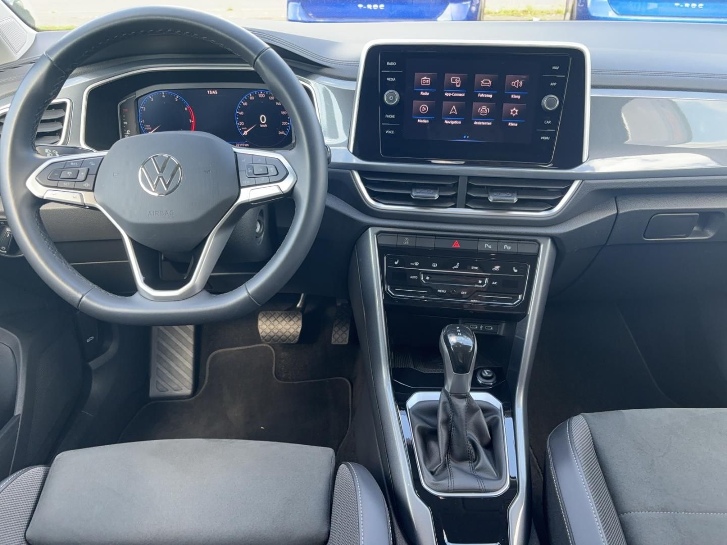 Fahrzeugabbildung Volkswagen T-ROC Style 1.5l TSI,DSG,AHK,Navi,Climatronic,Ap