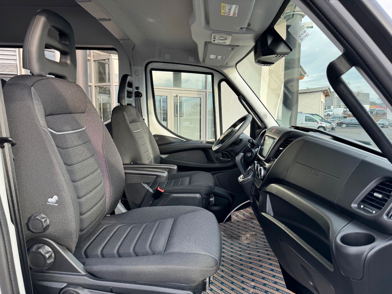 Fahrzeugabbildung Iveco Daily 35S16 A8 *DoKa*Automatik*AHK*R3.520mm*