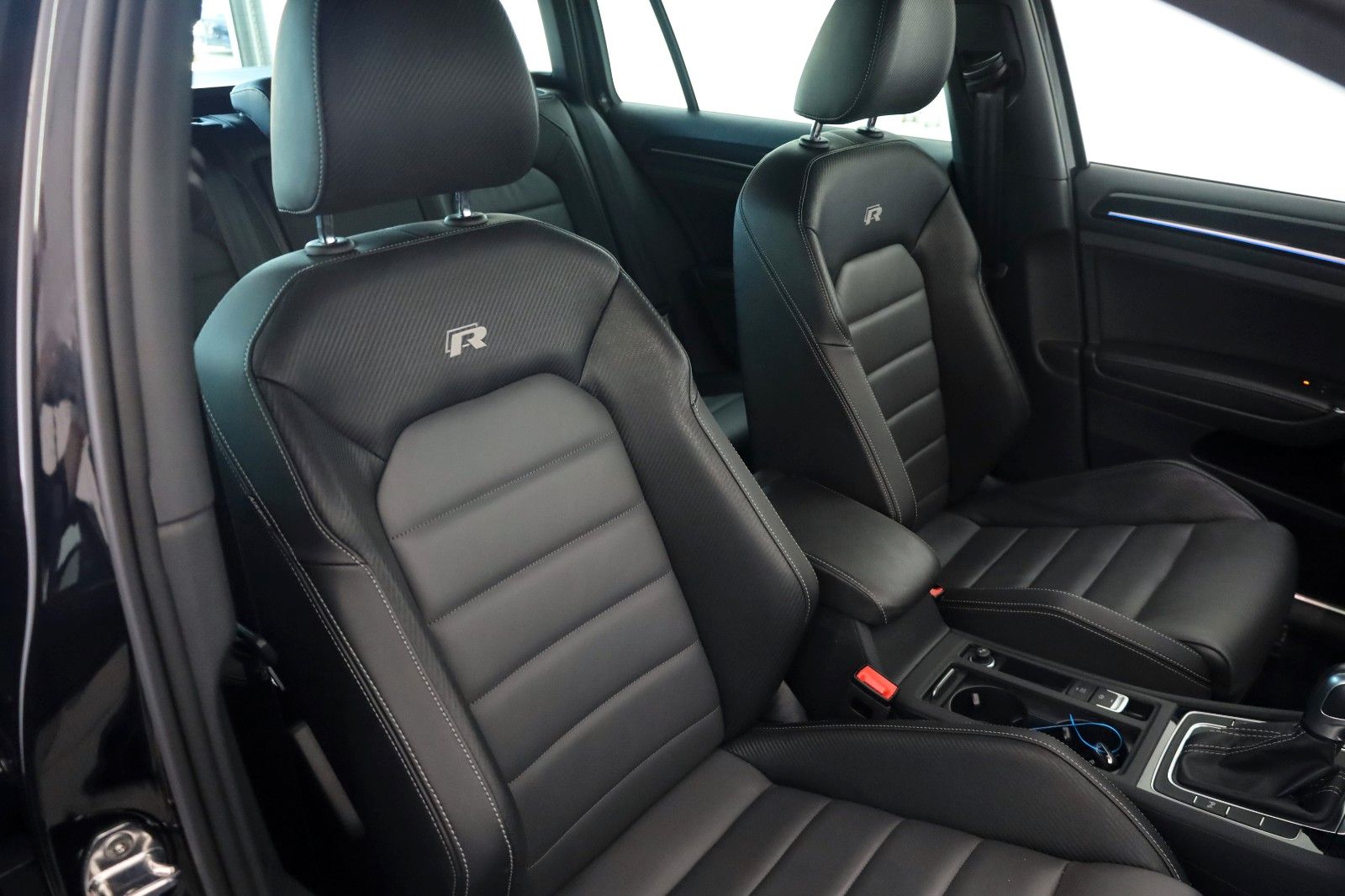 Fahrzeugabbildung Volkswagen Golf VII Variant R 4M Leder,Navi,LED,Kamera,ACC