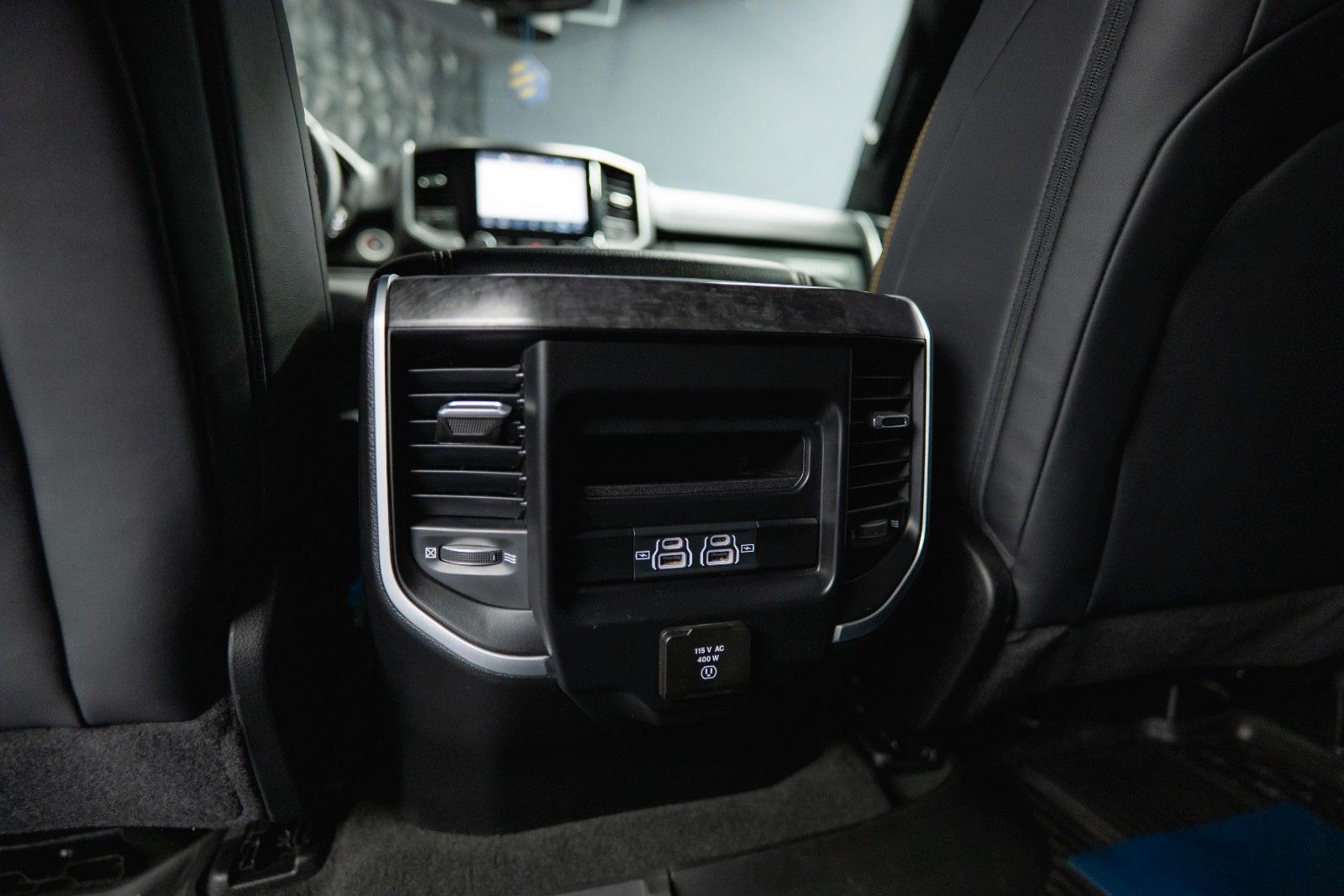 Fahrzeugabbildung Dodge RAM 5.7 V8 HEMI 4x4 OFFROAD LONGBED Seilwinde 5T