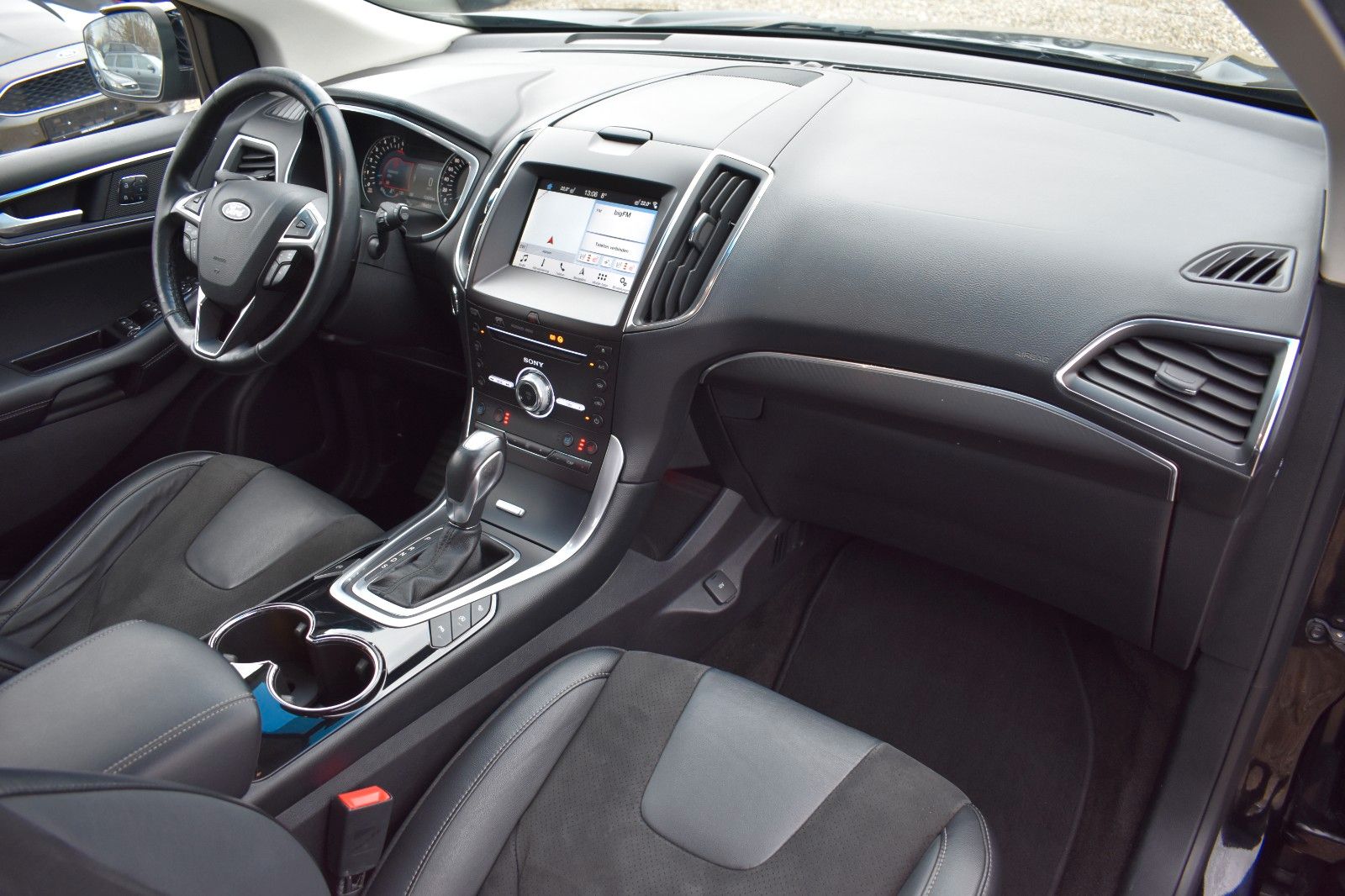 Fahrzeugabbildung Ford Edge ST-Line 4x4 Kamera Sitzbelüftung ACC