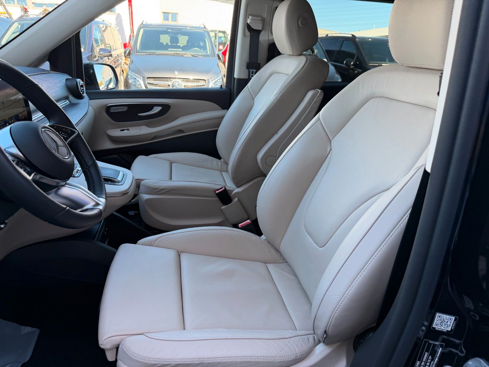 Fahrzeugabbildung Mercedes-Benz V 220 d AVA AMG AHK2,5to DISTRONIC 360Kamera
