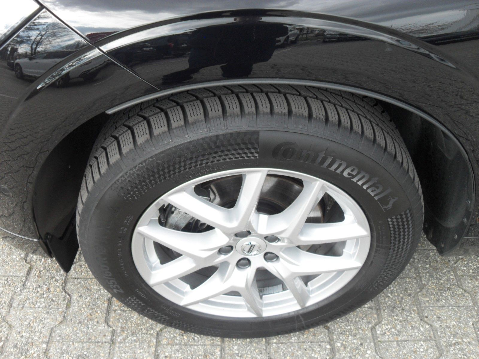Fahrzeugabbildung Volvo XC 60 B5 Plus Black Edition AWD | HeadUp | 360°