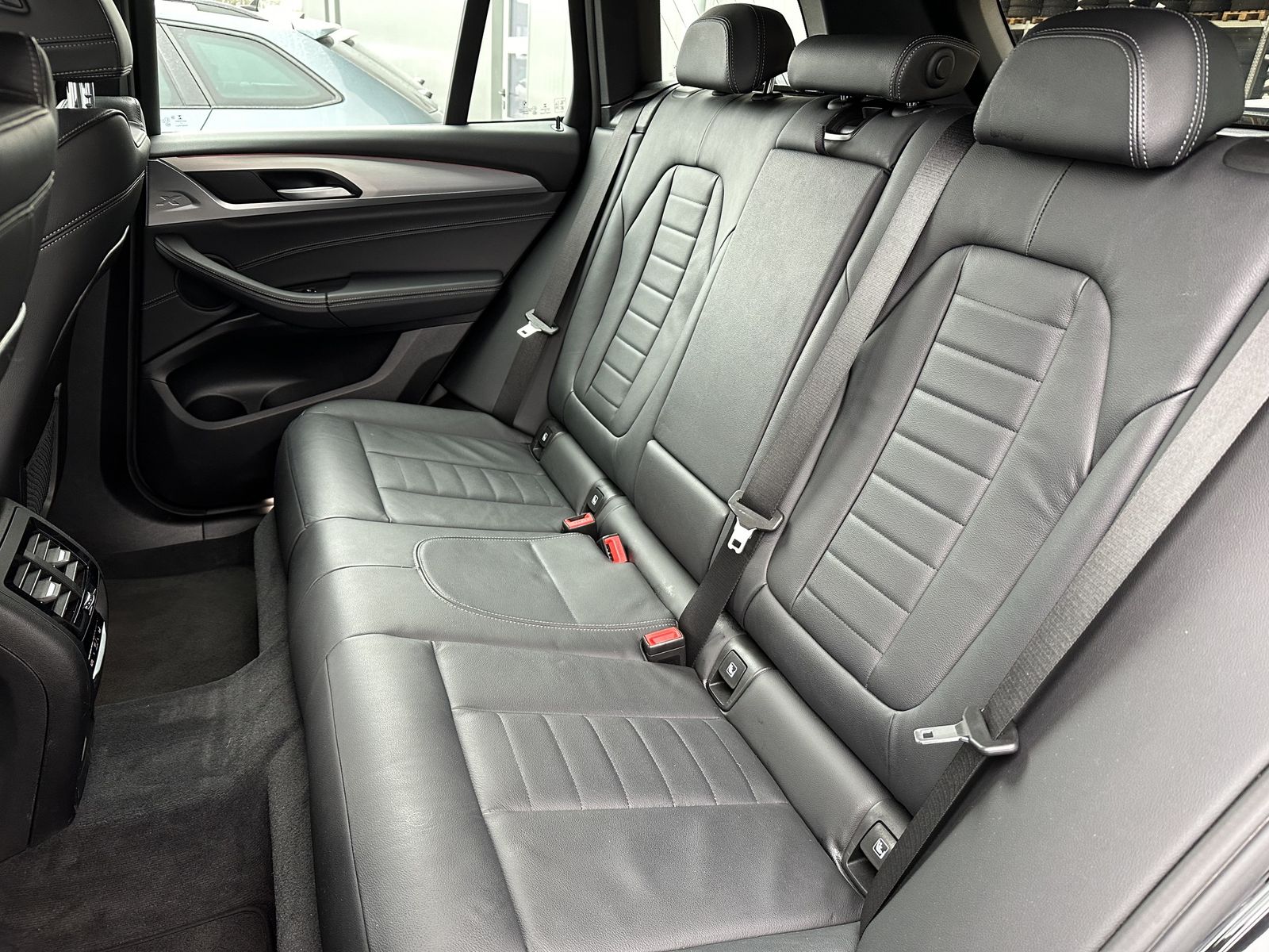 Fahrzeugabbildung BMW X3 xDrive30d M-Sport NAV+LED+AHK+20ZOLL+DAB+1HD