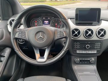Fahrzeugabbildung Mercedes-Benz B 220d Urban*Panorama*LED*Kamera*Totwinkel*