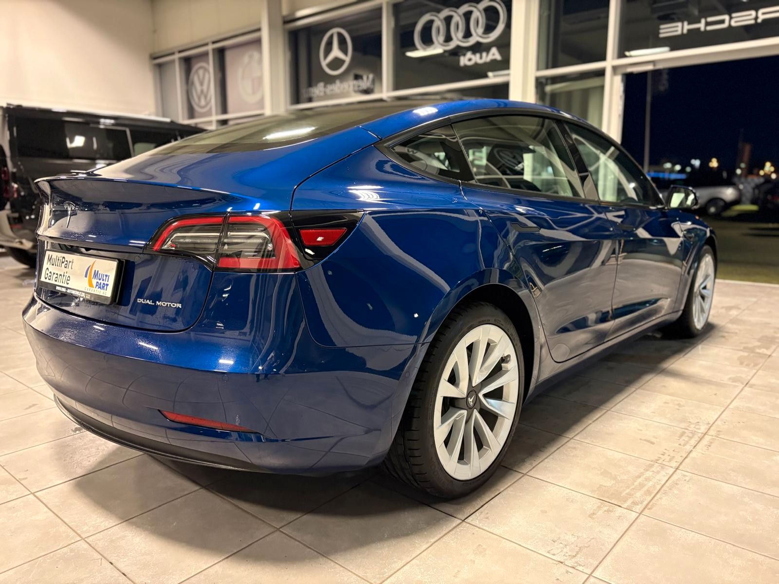 Fahrzeugabbildung Tesla Model 3 Long Range Dual AWD