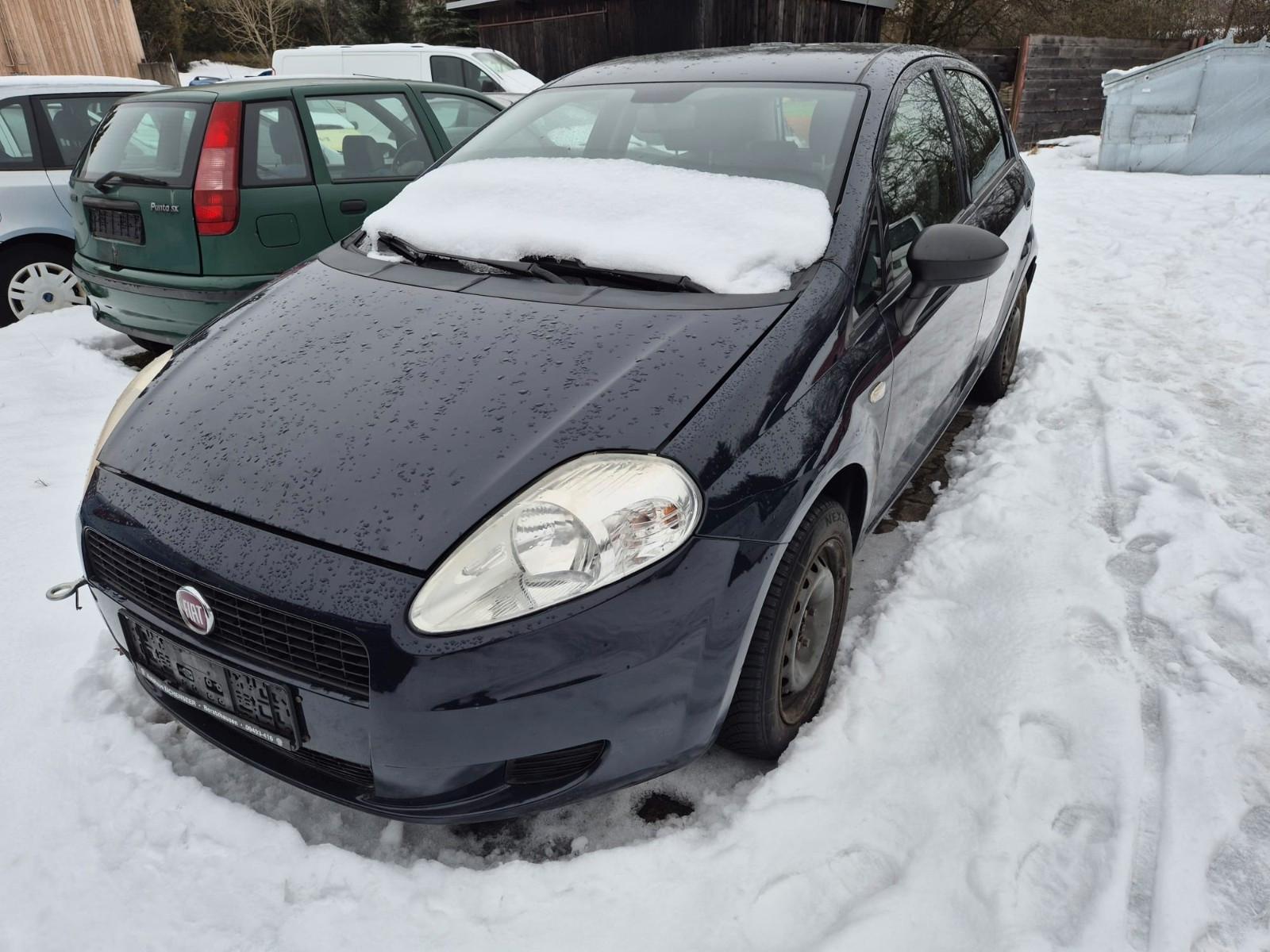 Fiat Grande Punto 1.2 8V Basis dunkelblau