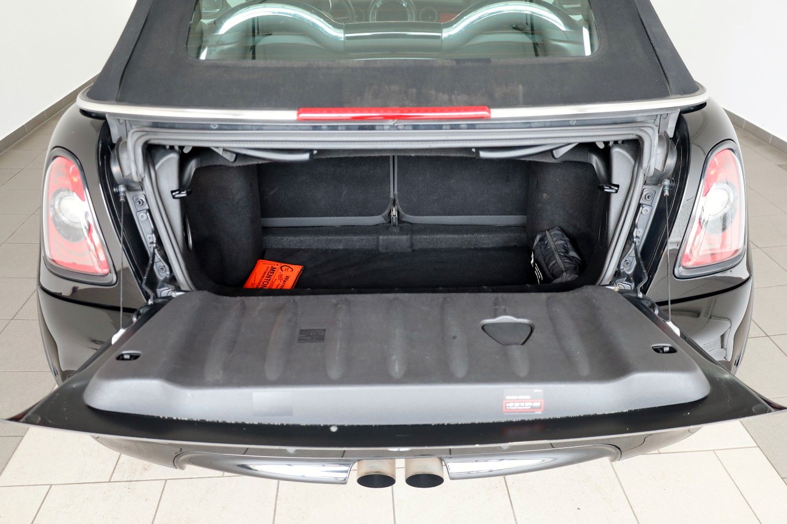 Fahrzeugabbildung MINI John Cooper Works Cabrio Chili,Wired,Leder,Navi