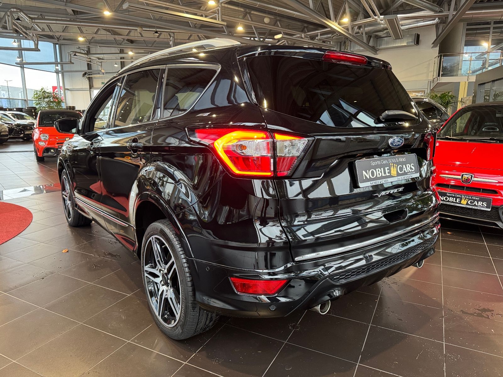 Fahrzeugabbildung Ford Kuga Vignale Allrad ACC BI-XEN NAV RFK SHZ 19"